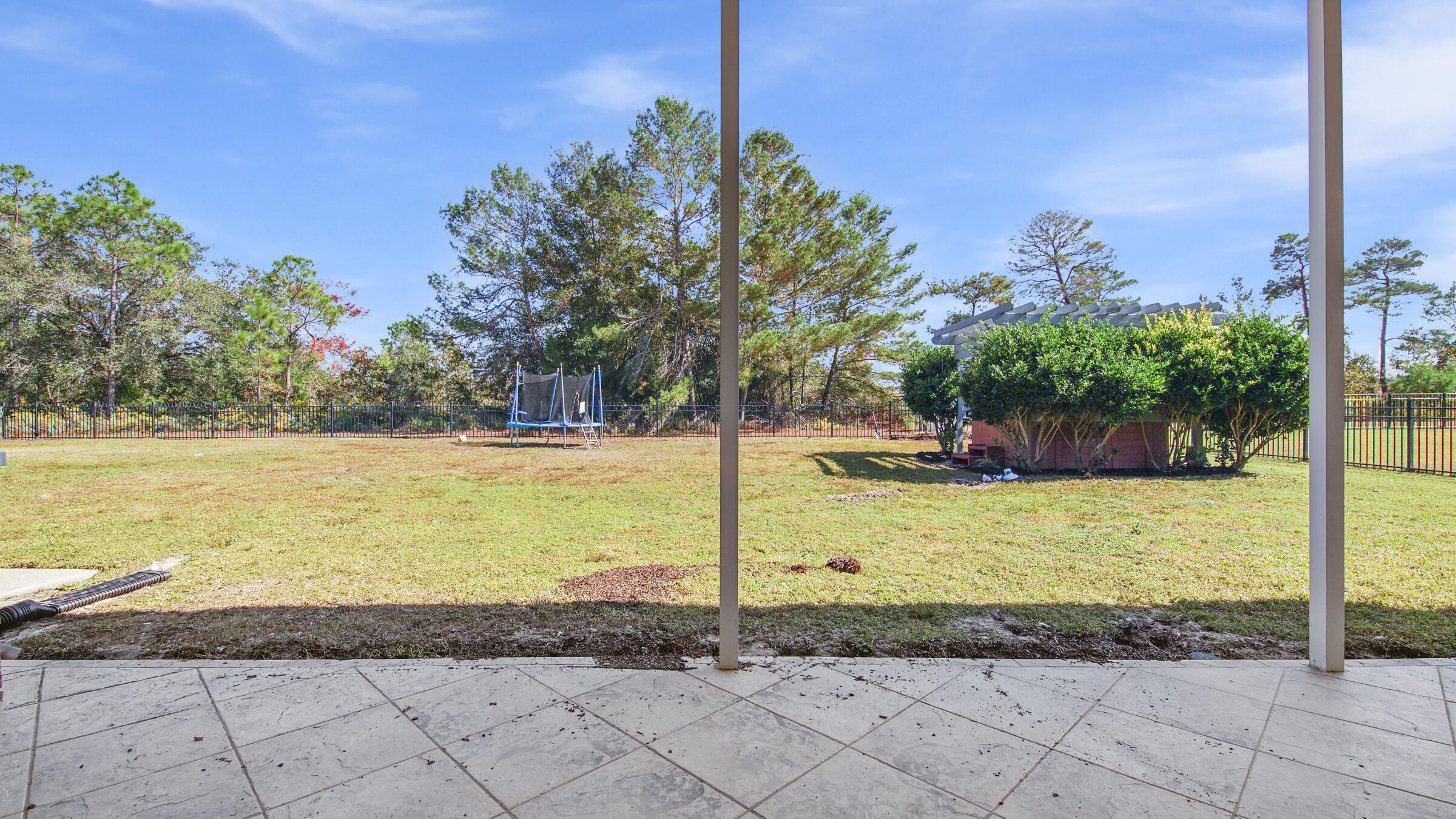 538 W Club House Drive