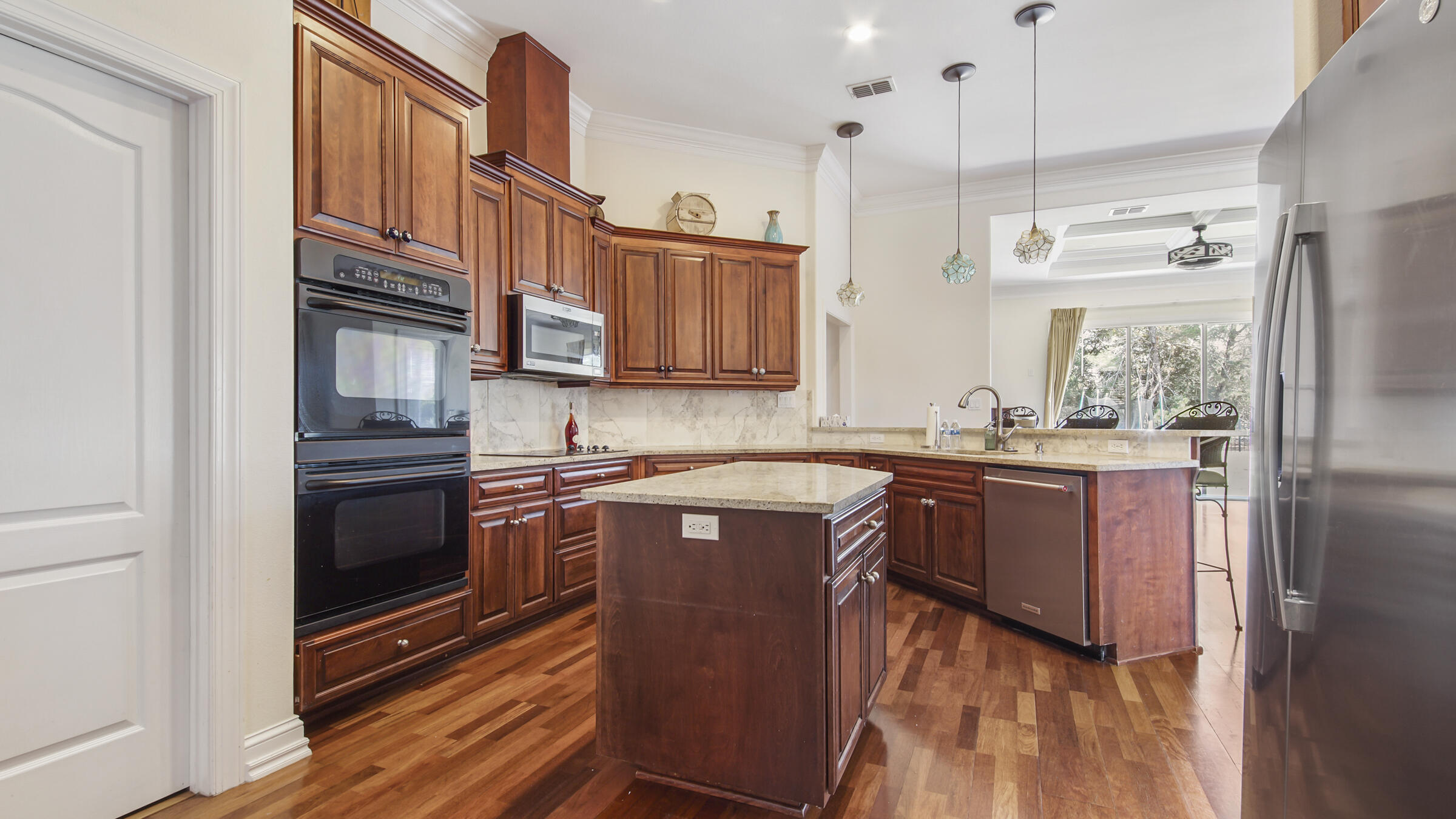 538 W Club House Drive
