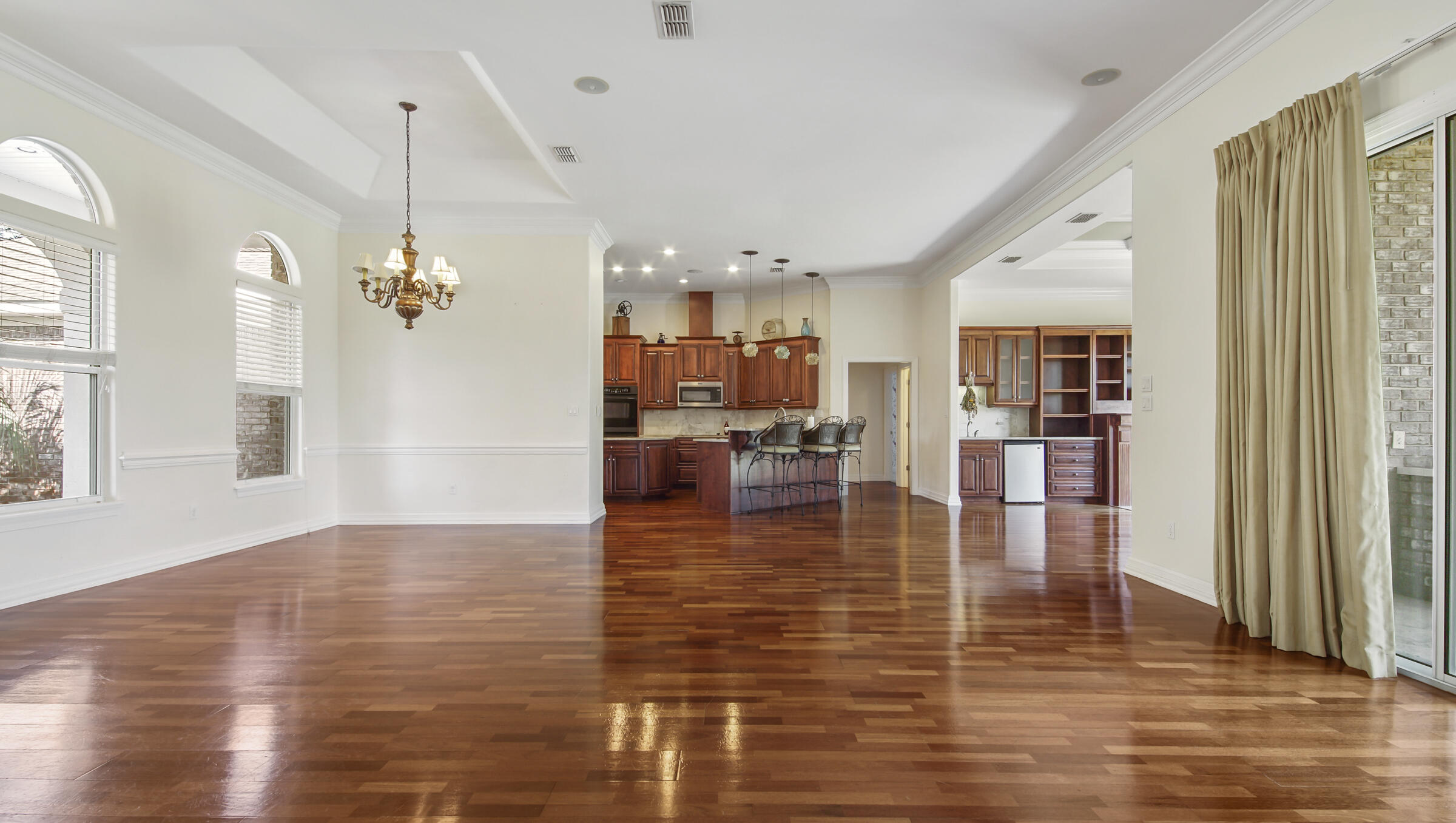 538 W Club House Drive