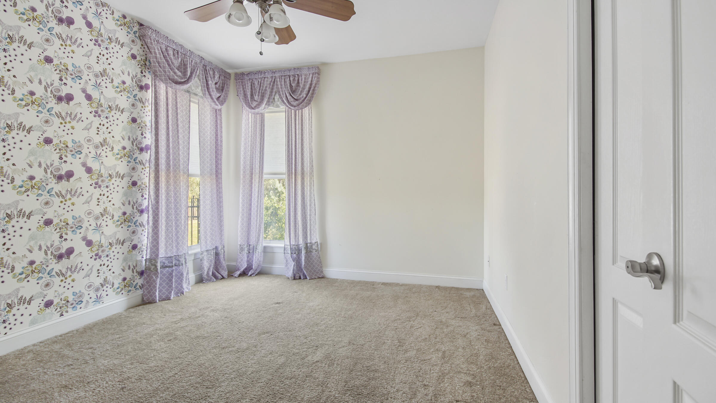 538 W Club House Drive