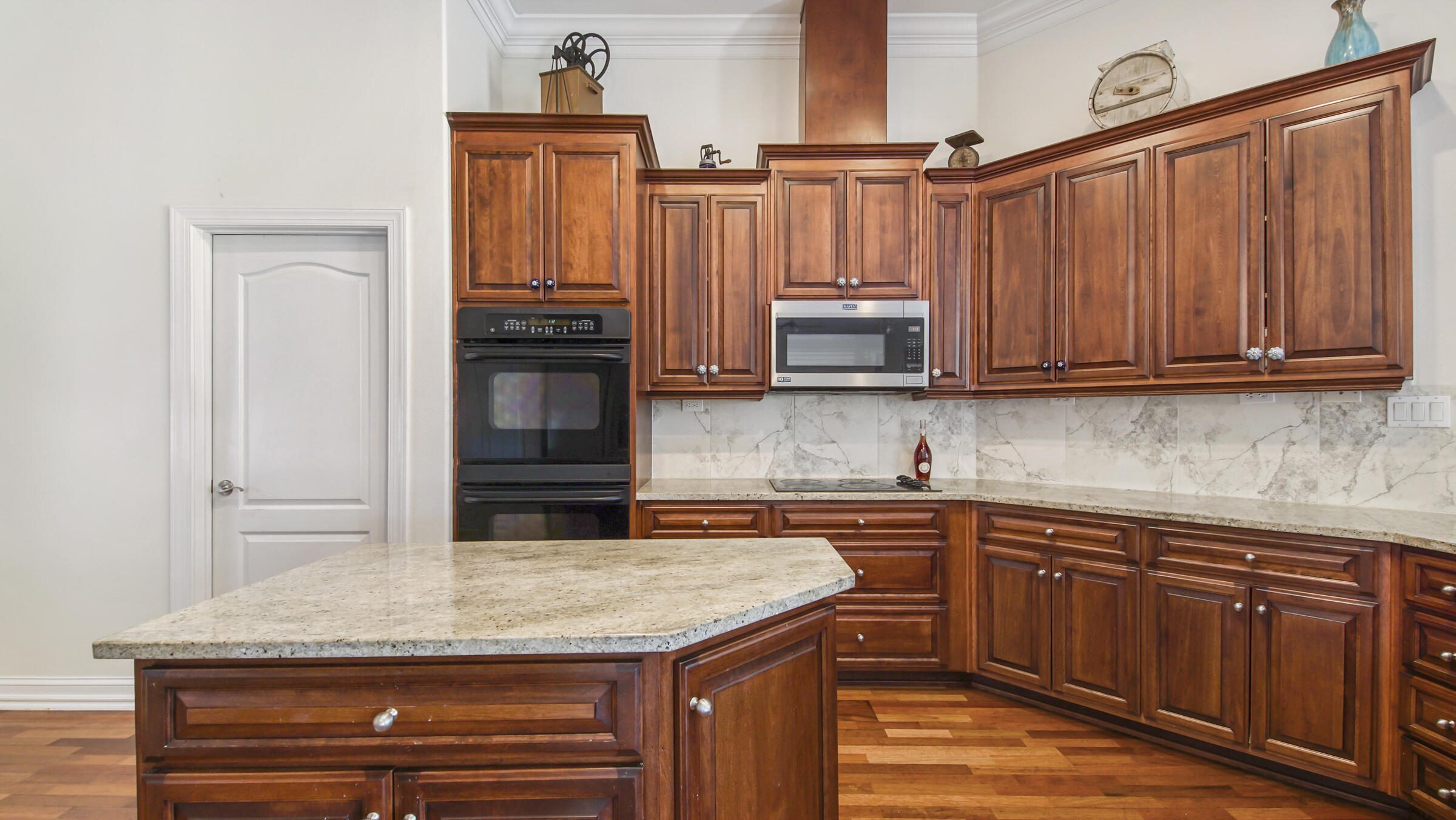 538 W Club House Drive
