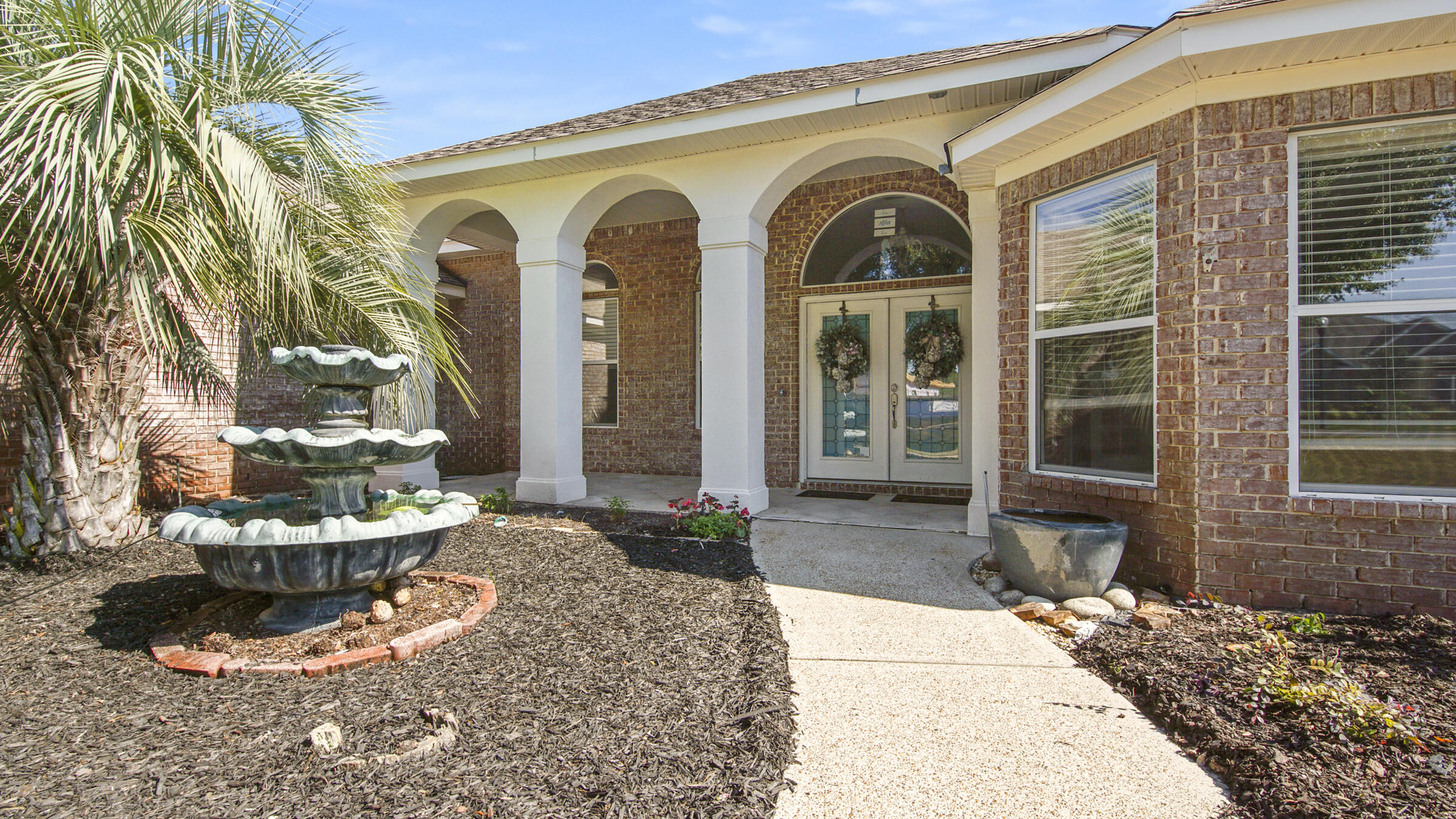 538 W Club House Drive