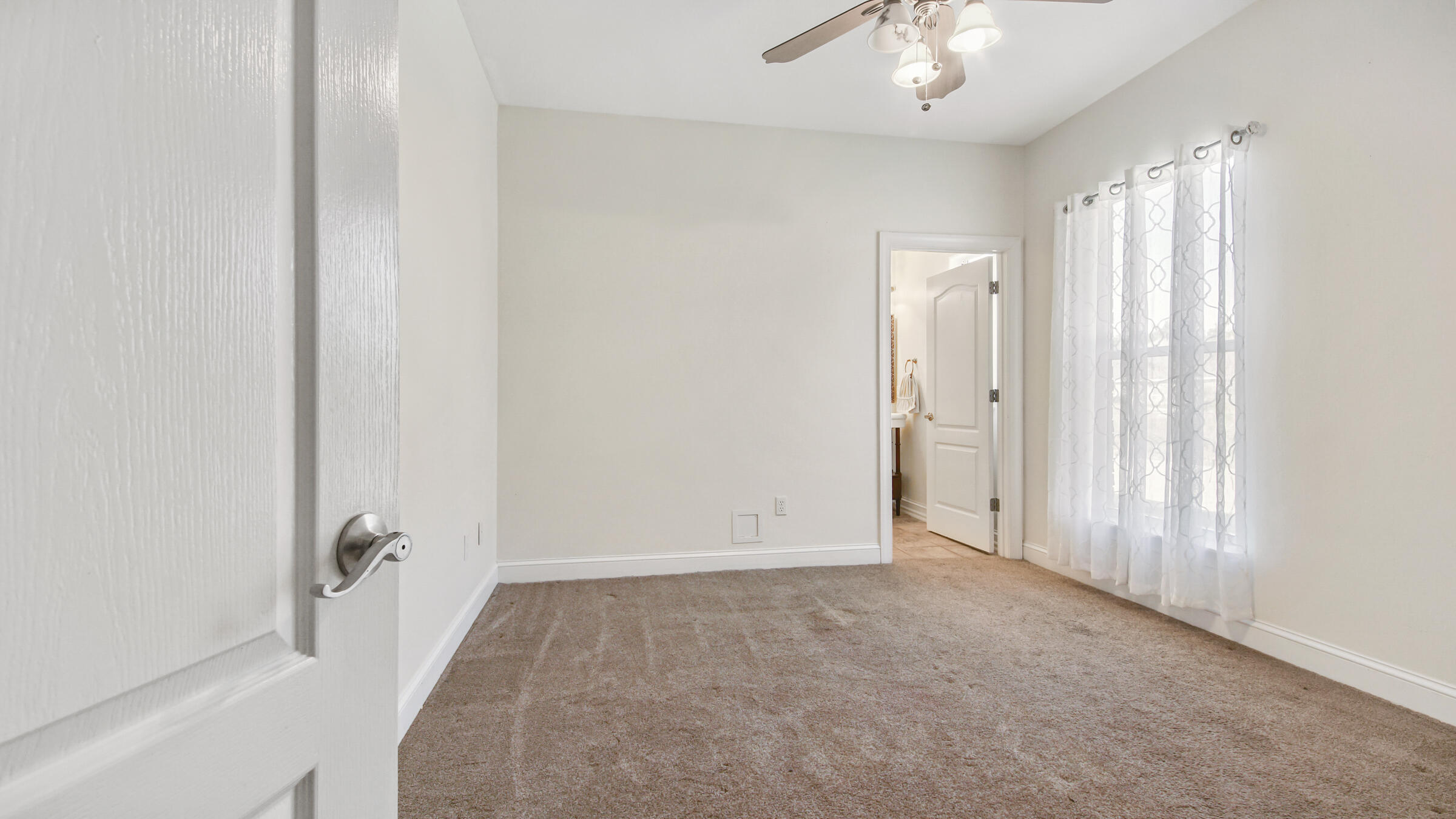 538 W Club House Drive