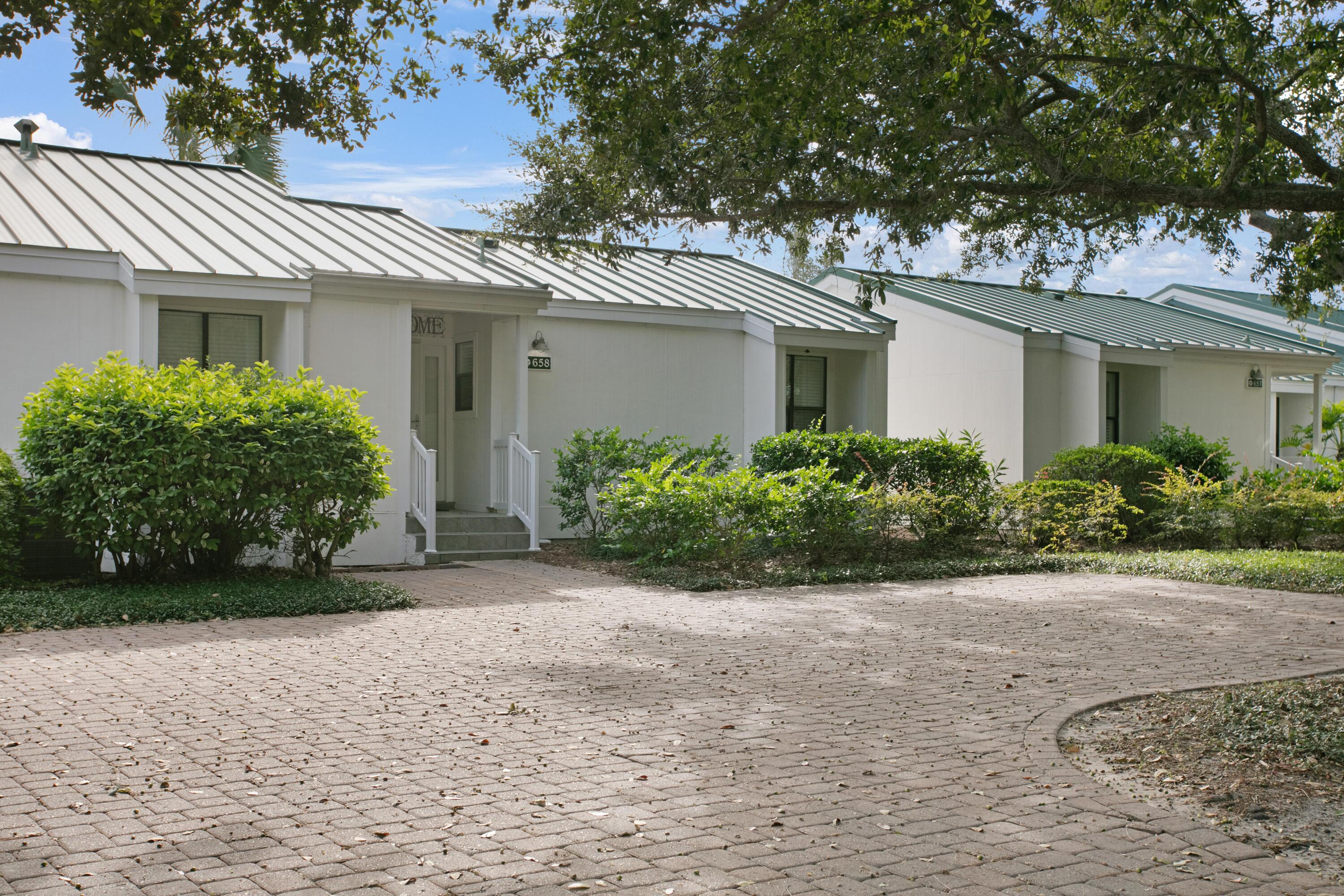 658 Bayou Drive, 658