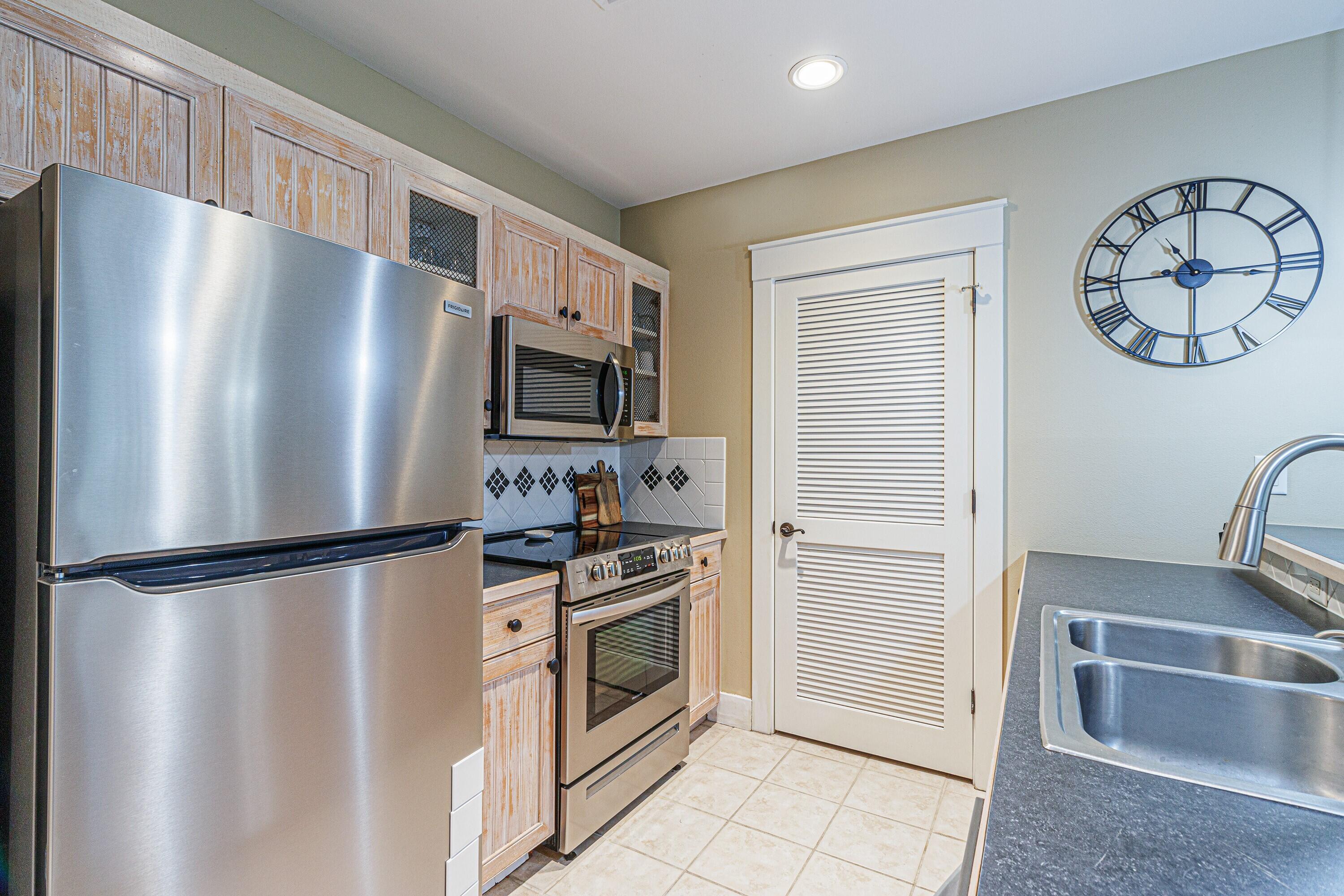 9300 Baytowne Wharf Boulevard, 115/117