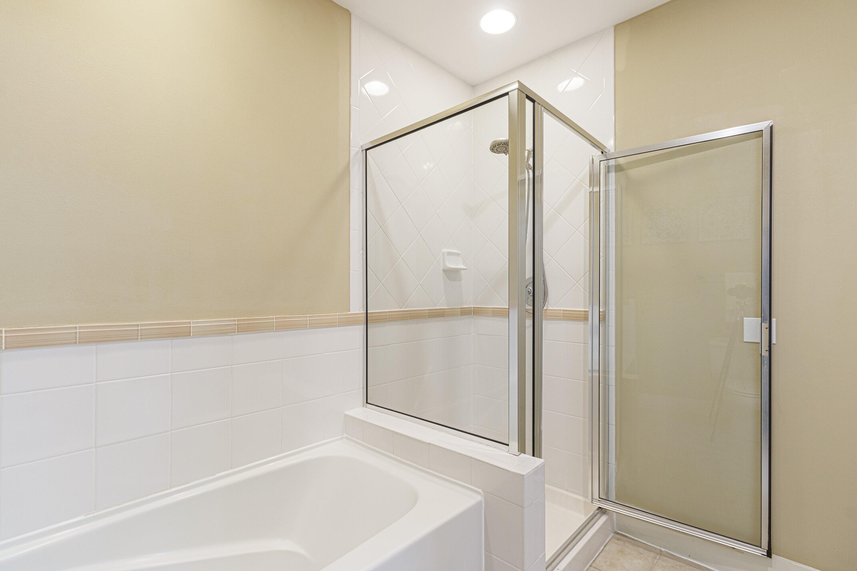 9300 Baytowne Wharf Boulevard, 115/117