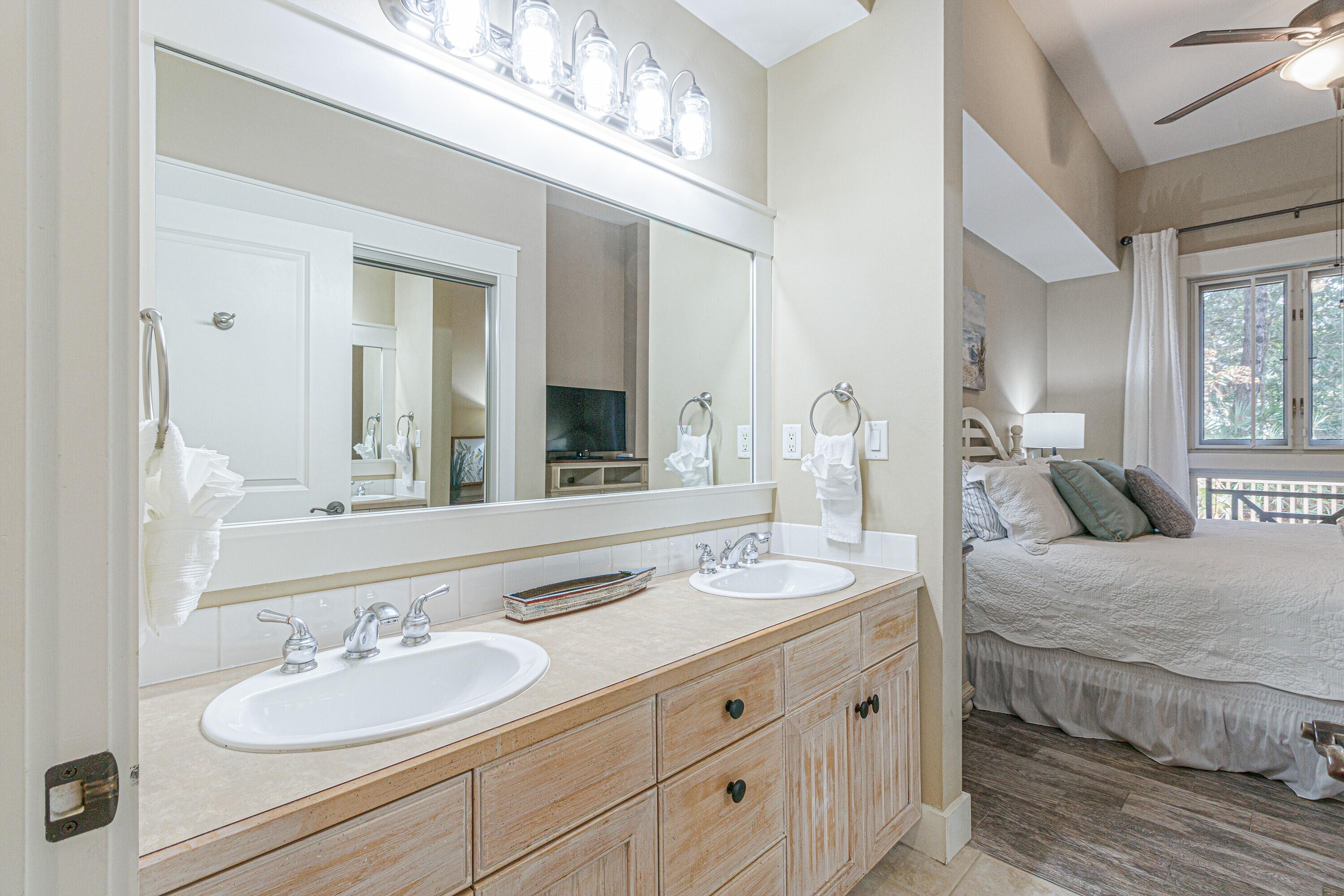 9300 Baytowne Wharf Boulevard, 115/117