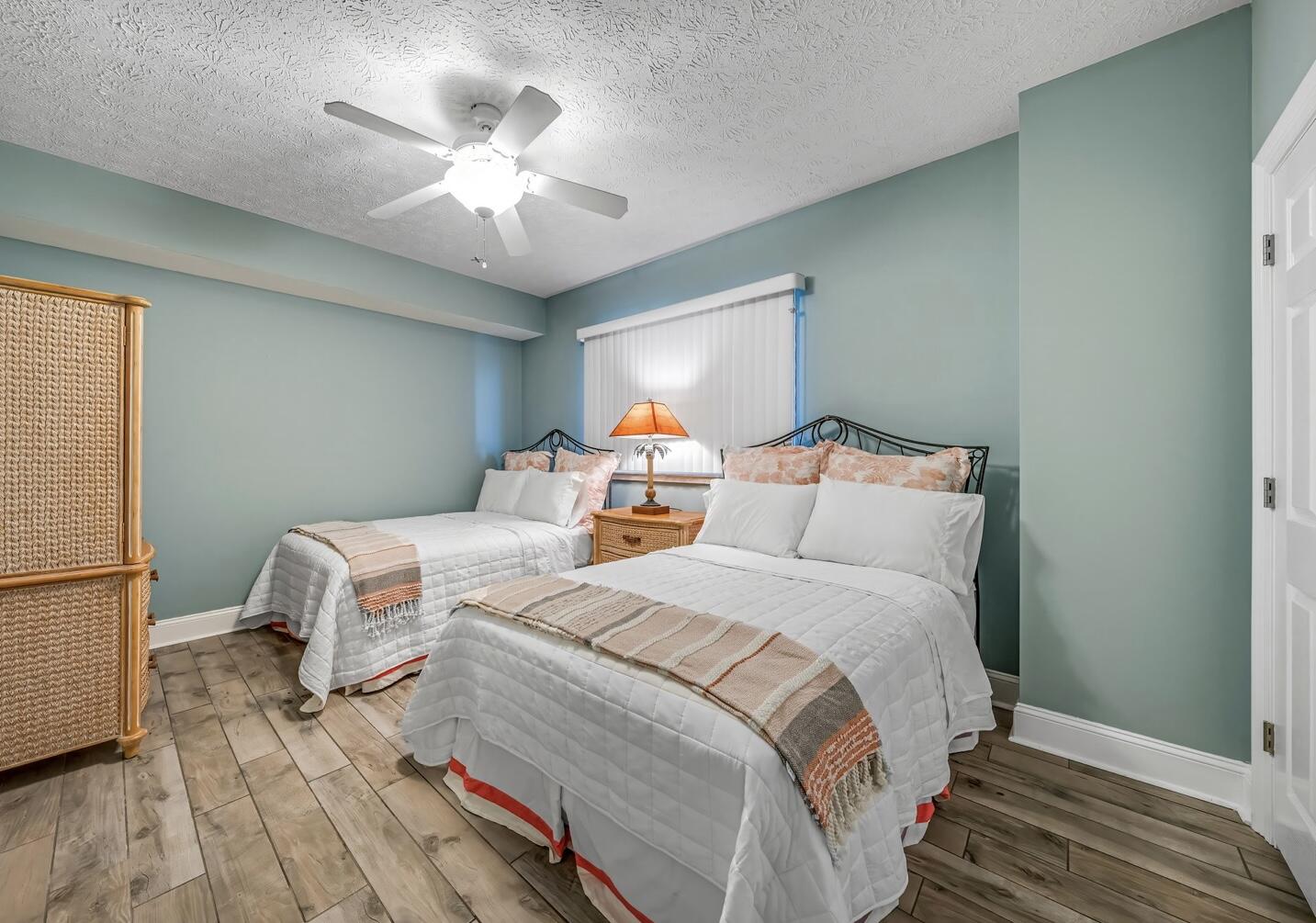 7115 Thomas Drive, 1105