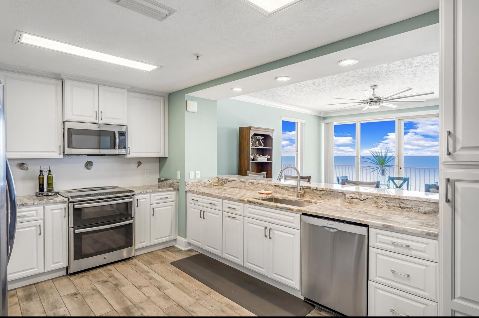 7115 Thomas Drive, 1105