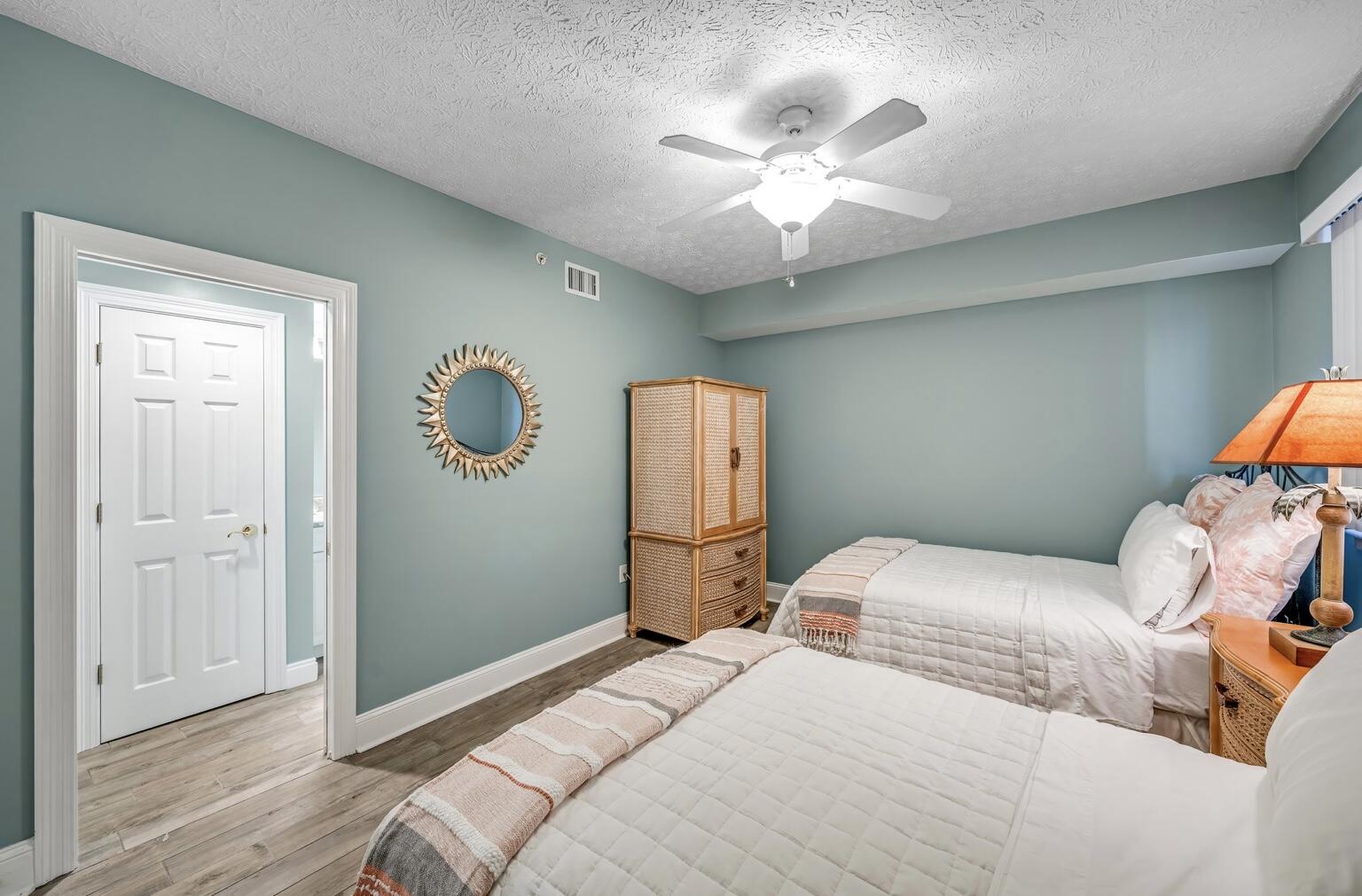 7115 Thomas Drive, 1105