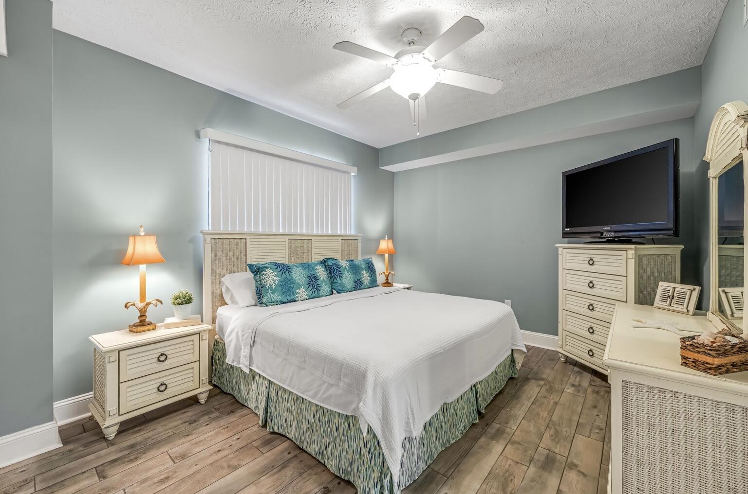 7115 Thomas Drive, 1105