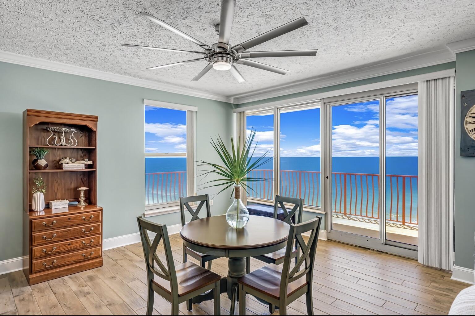 7115 Thomas Drive, 1105