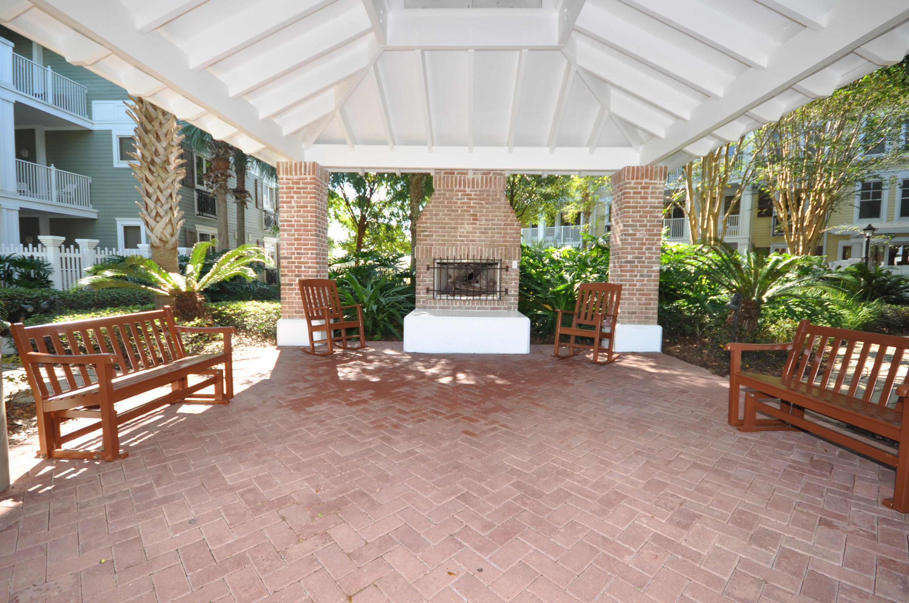 9300 Baytowne Wharf Boulevard, 307/309