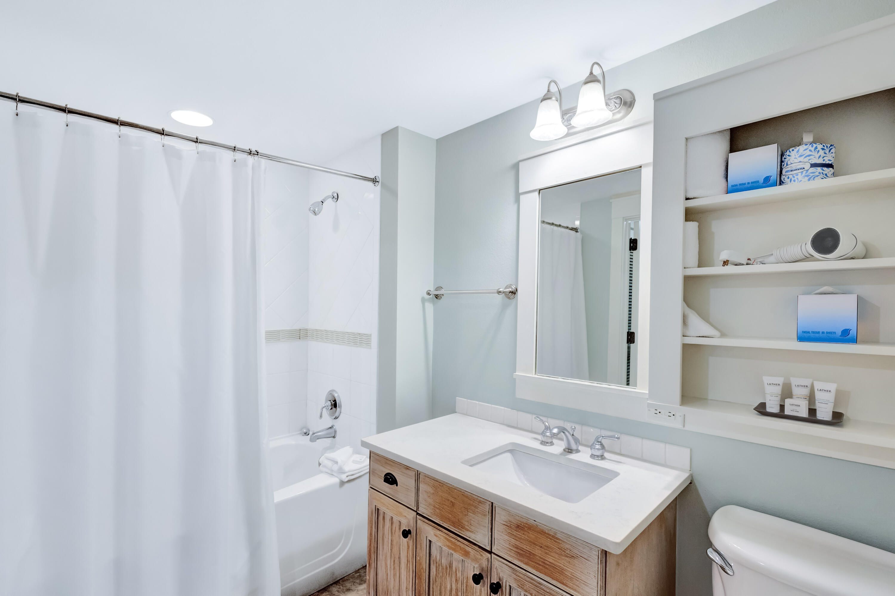 9300 Baytowne Wharf Boulevard, 307/309