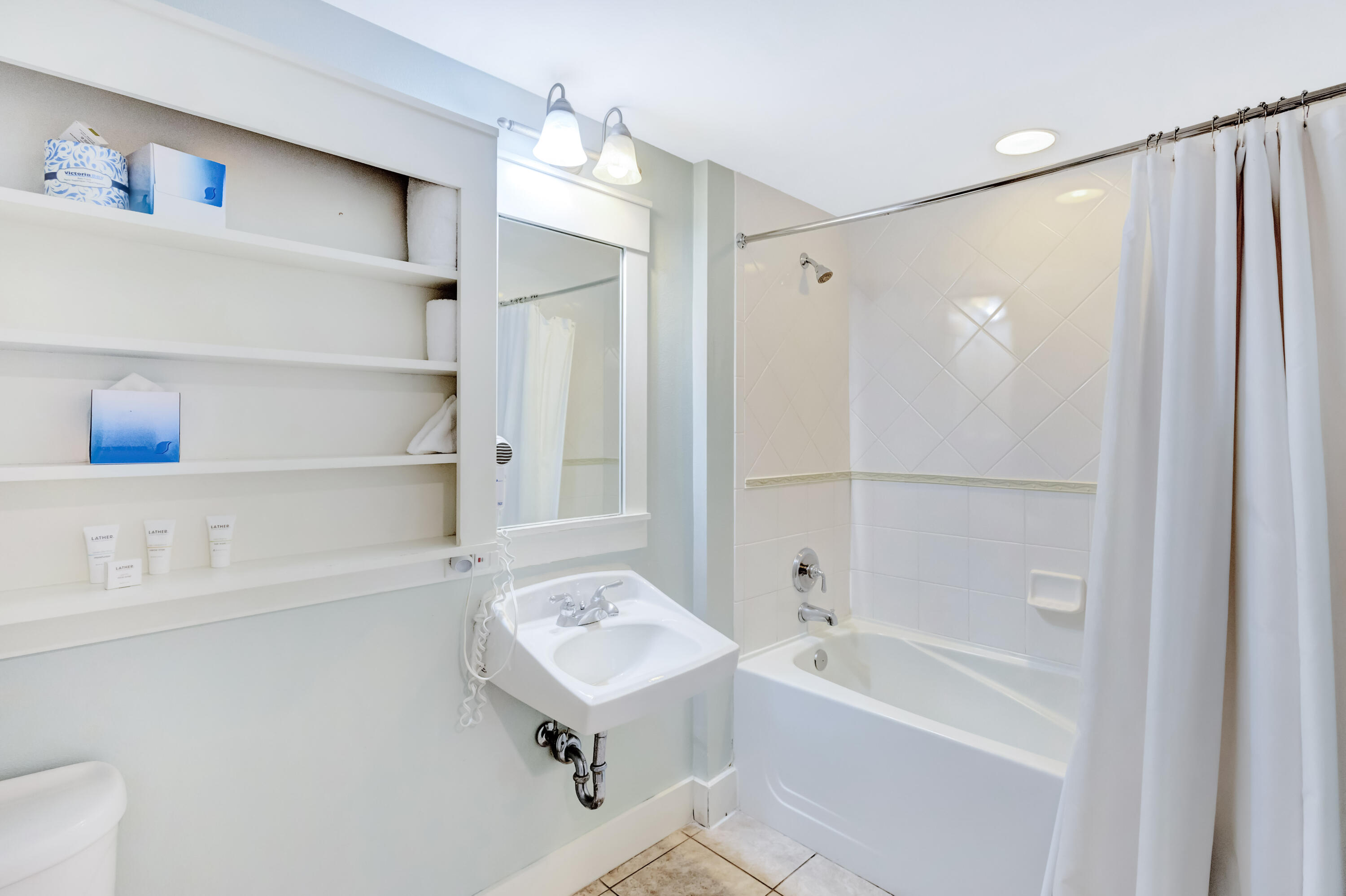 9300 Baytowne Wharf Boulevard, 307/309