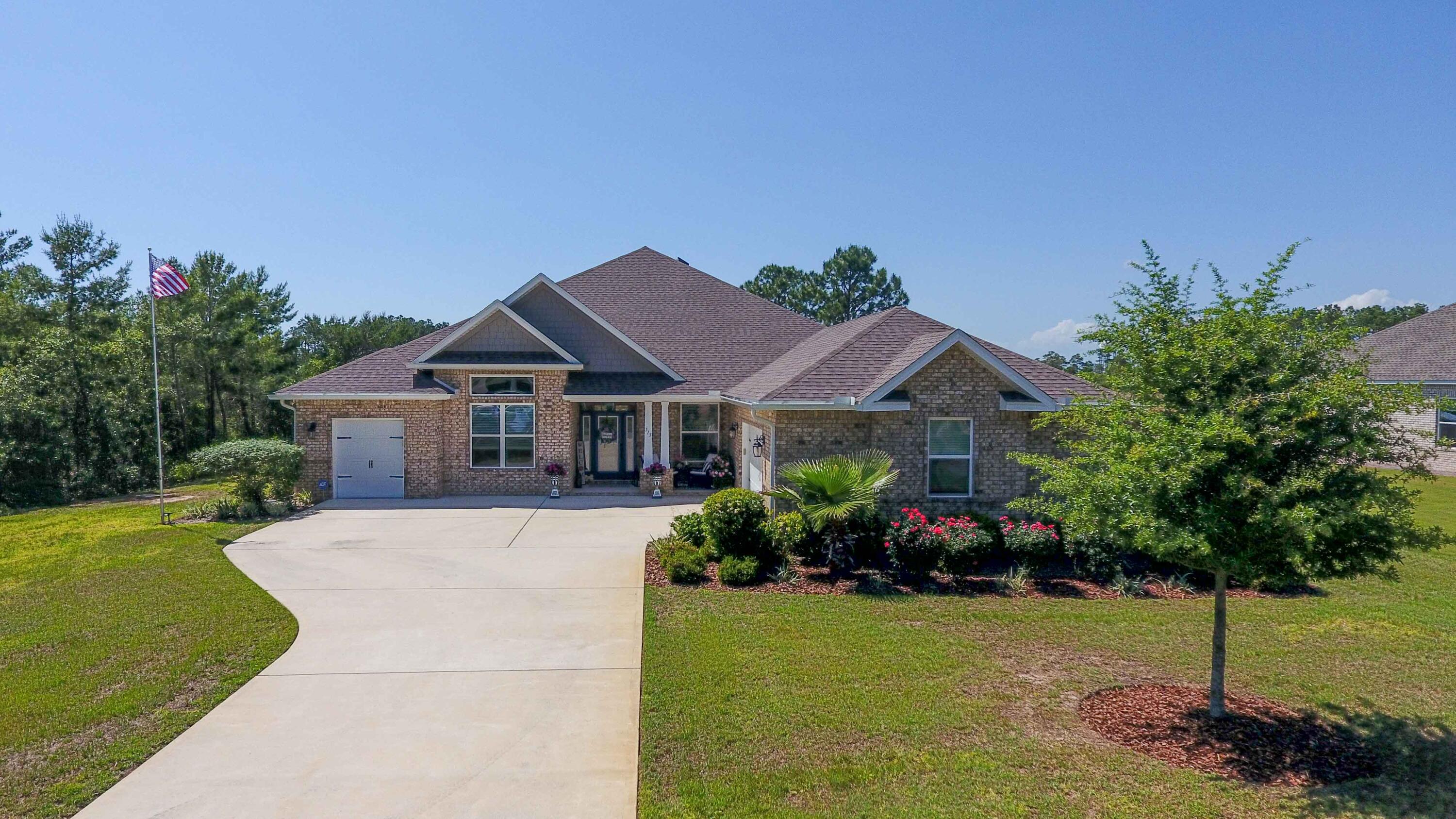 513 W Club House Drive