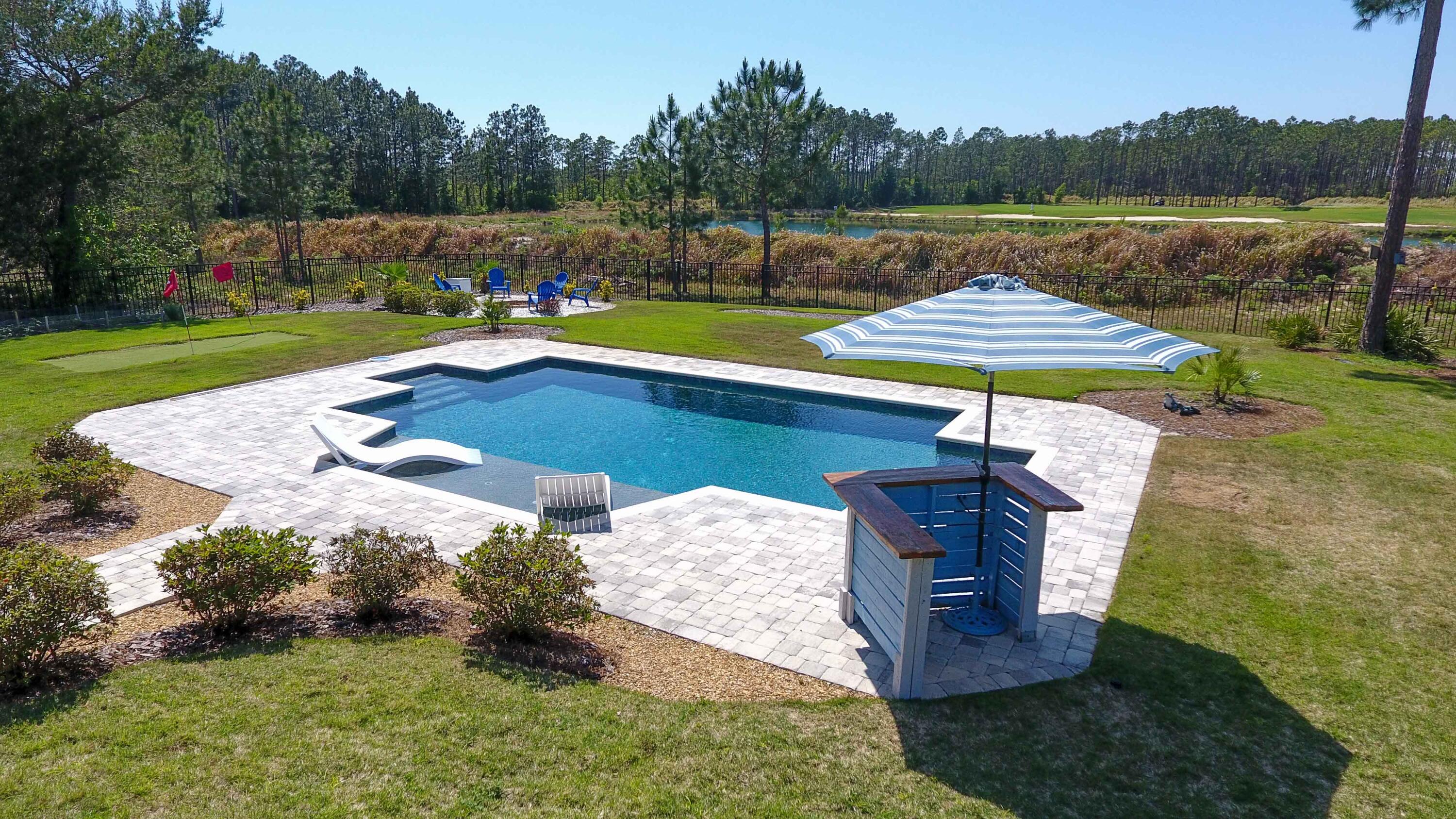 513 W Club House Drive