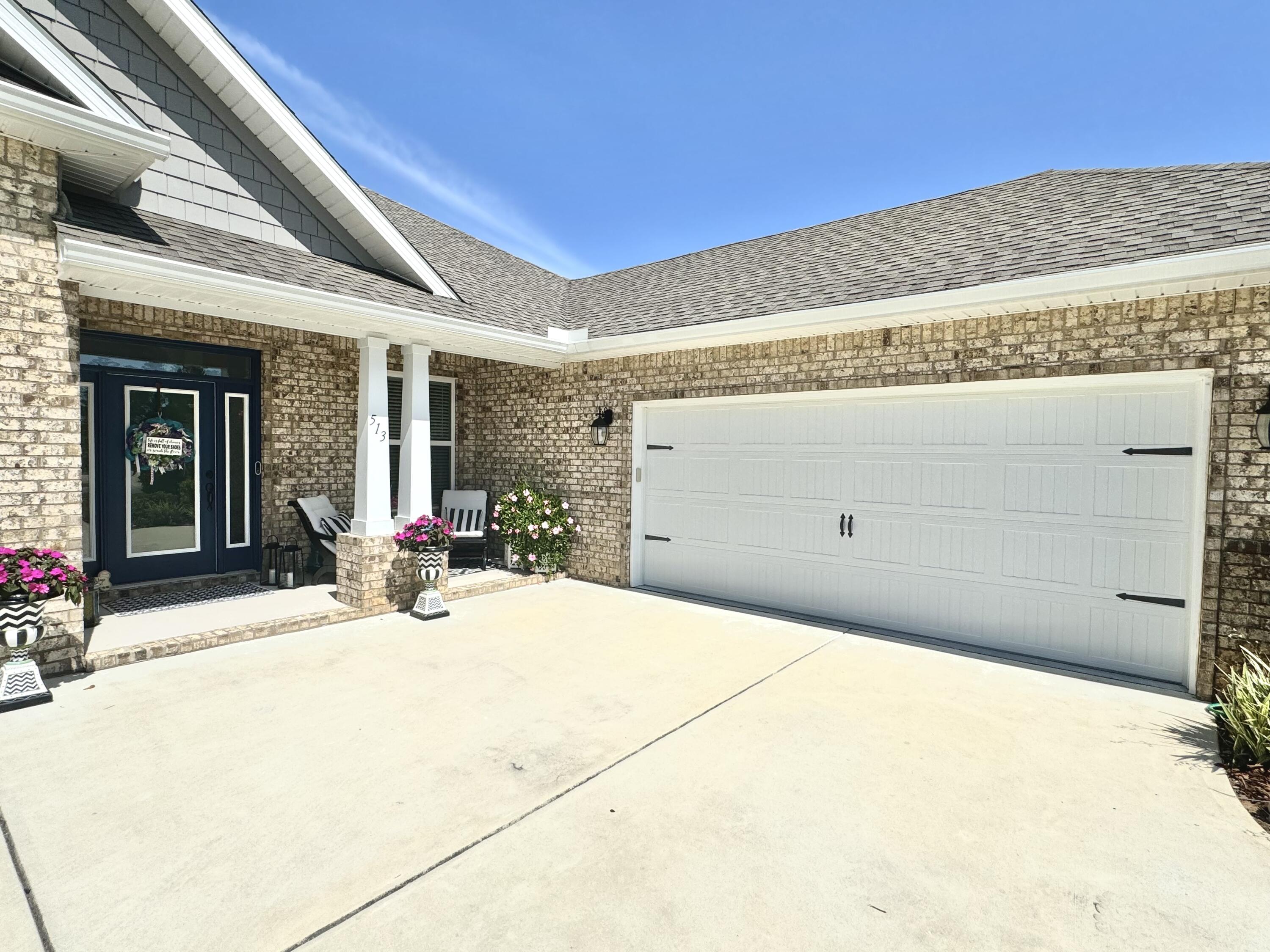 513 W Club House Drive