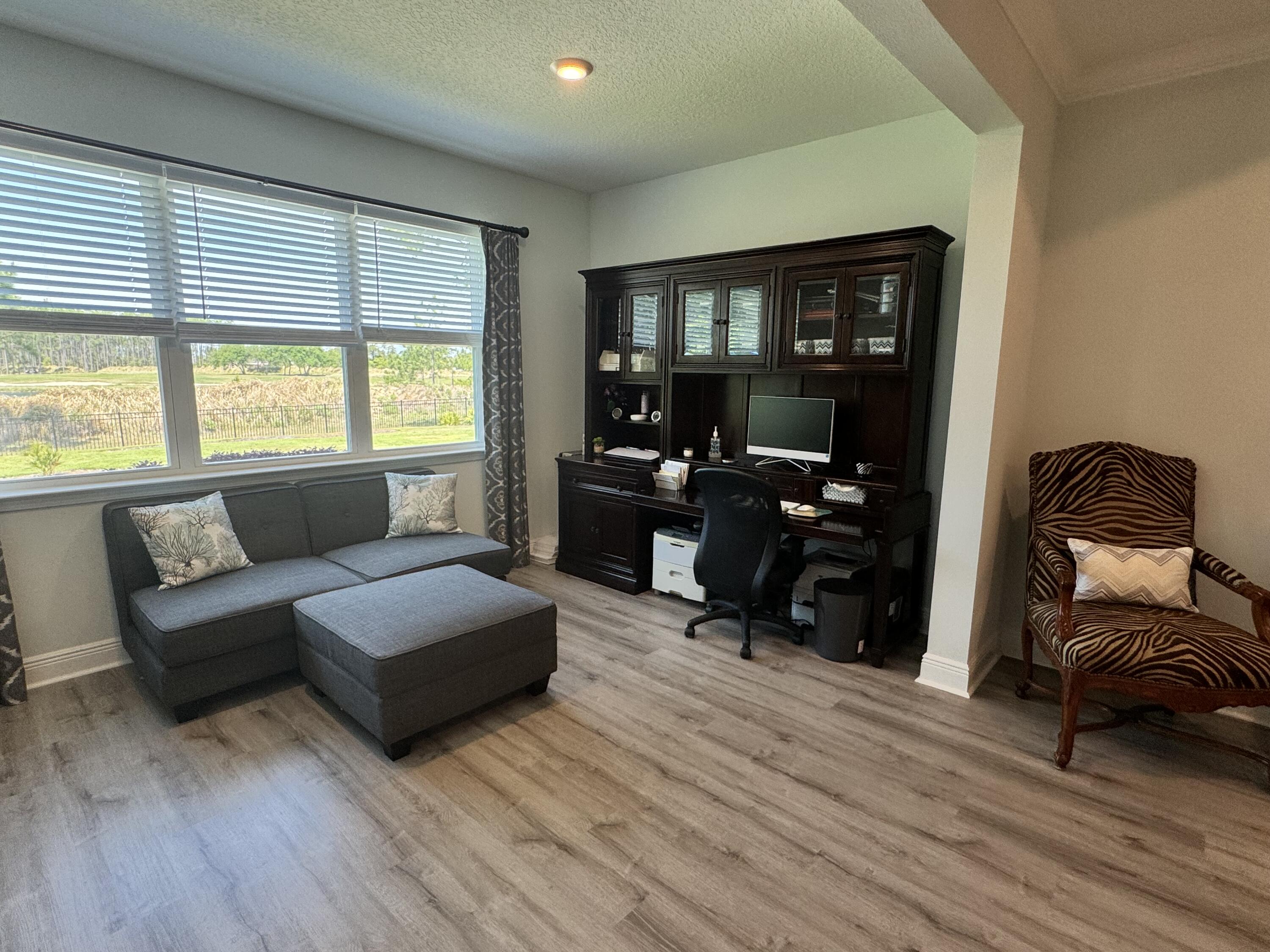513 W Club House Drive