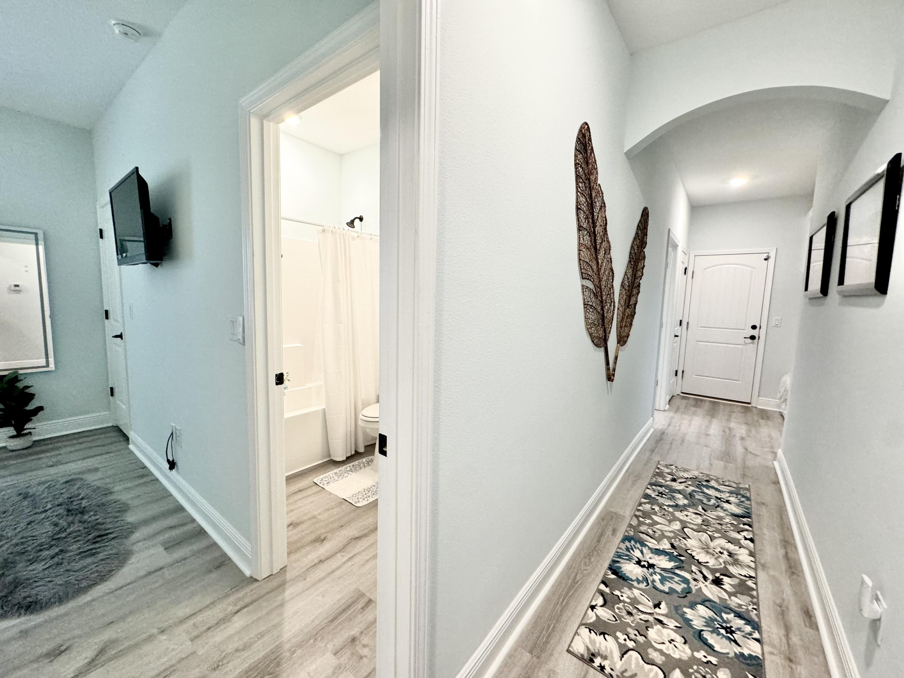 513 W Club House Drive