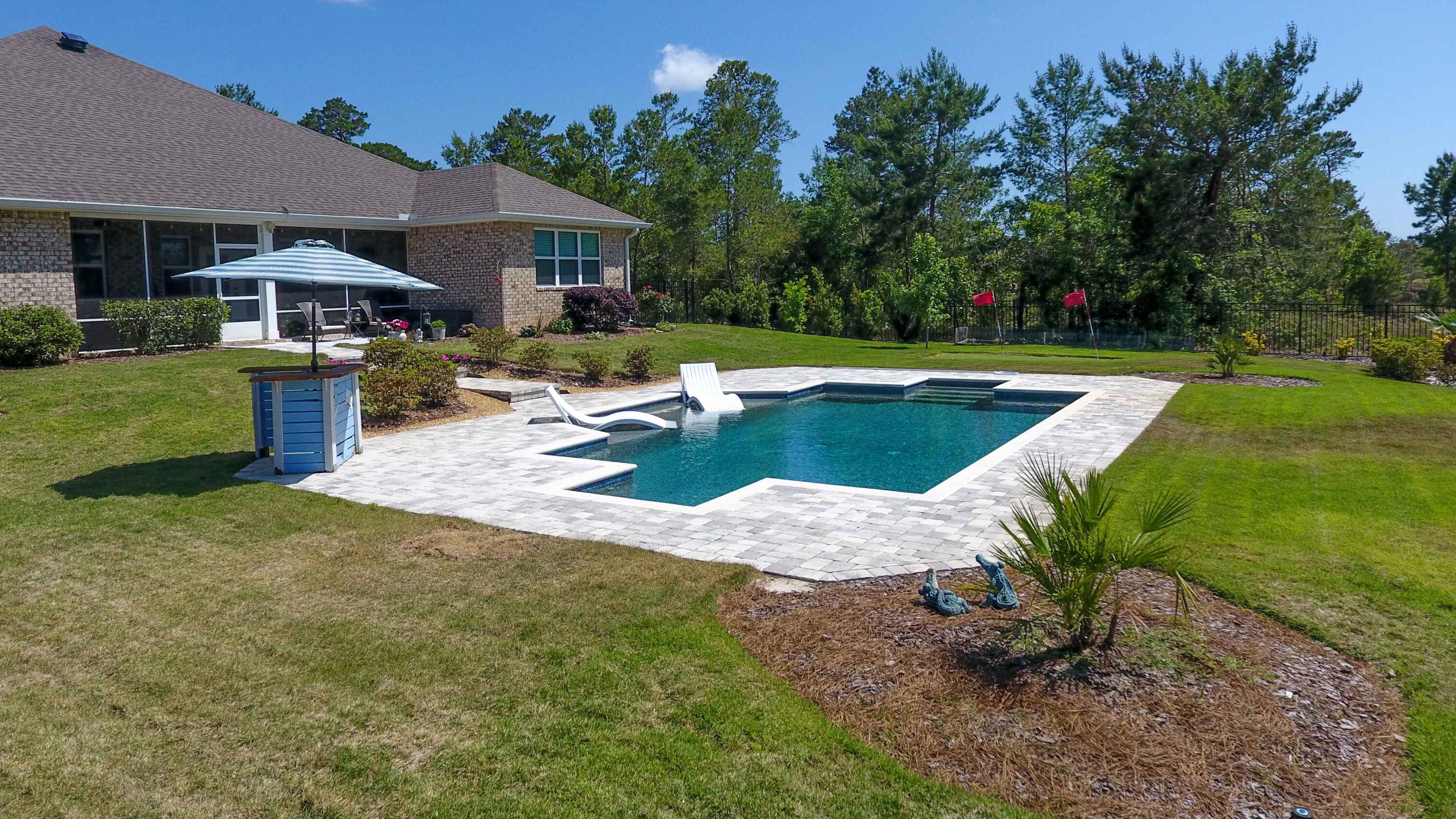 513 W Club House Drive