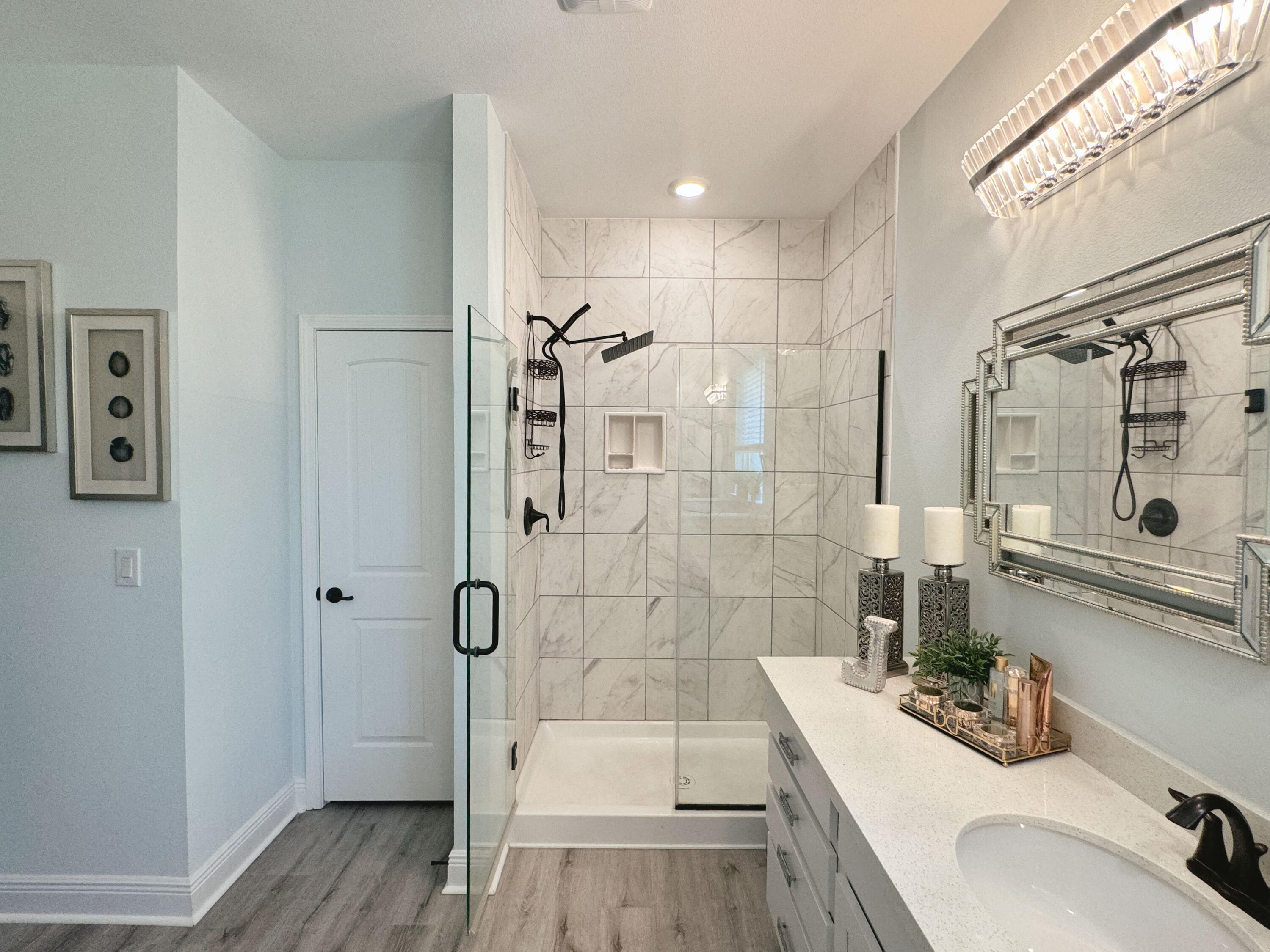 513 W Club House Drive
