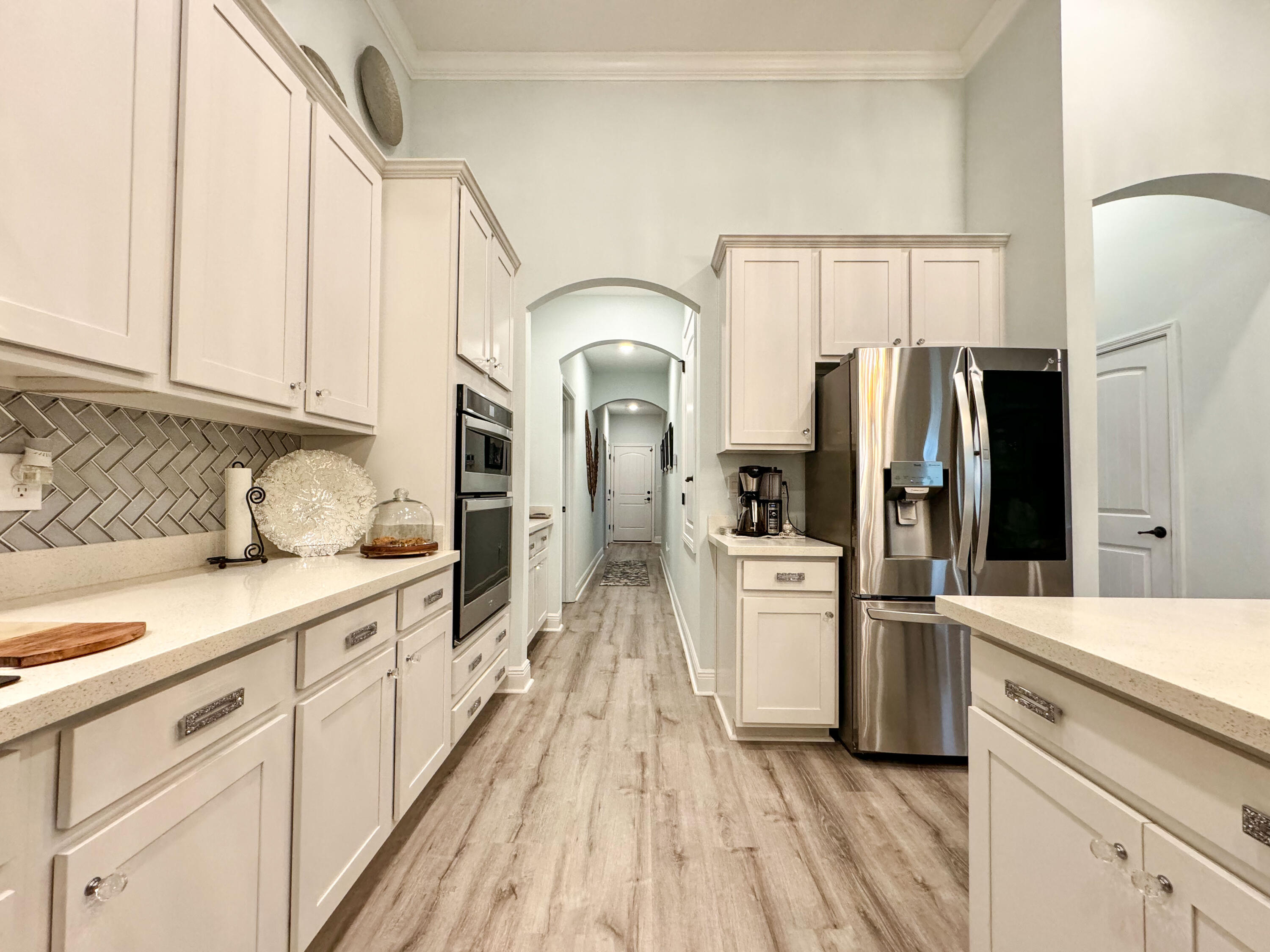 513 W Club House Drive