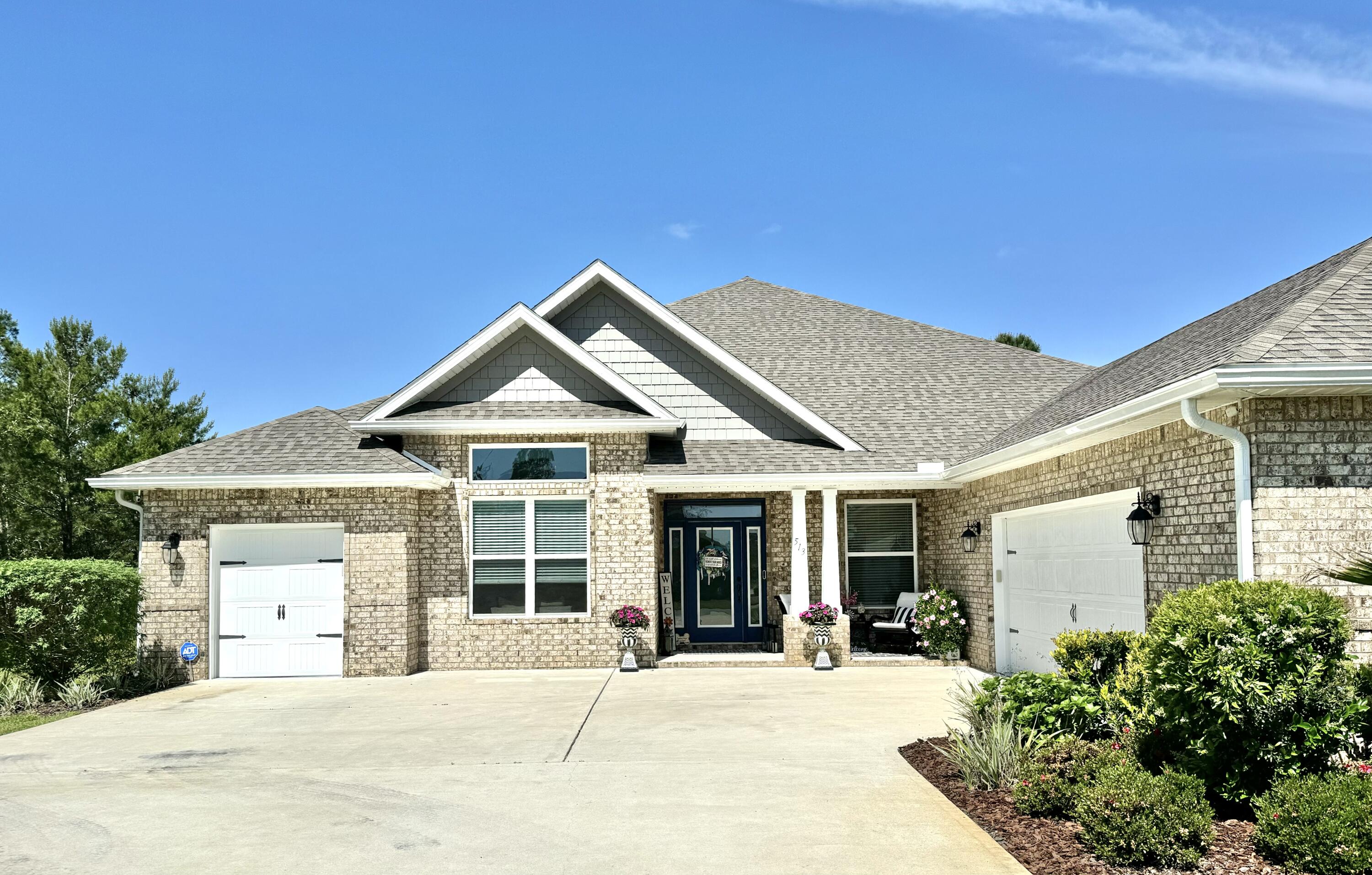 513 W Club House Drive
