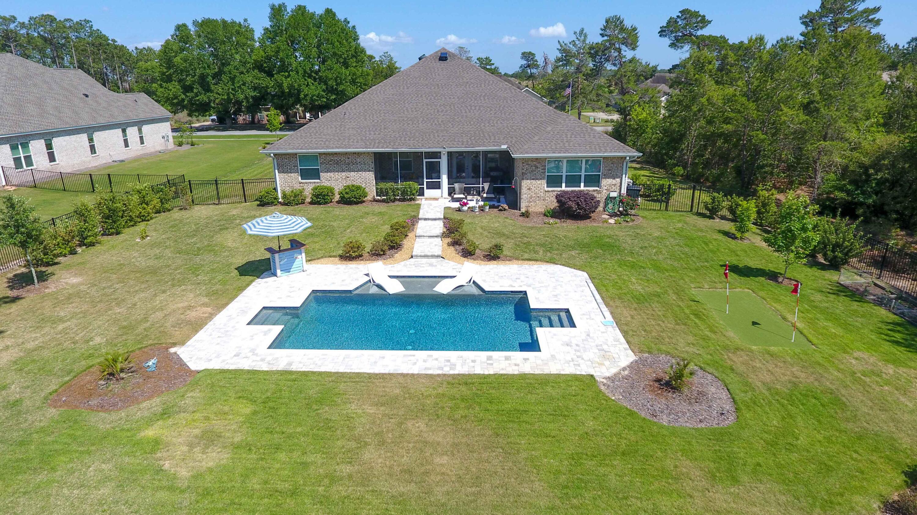 513 W Club House Drive
