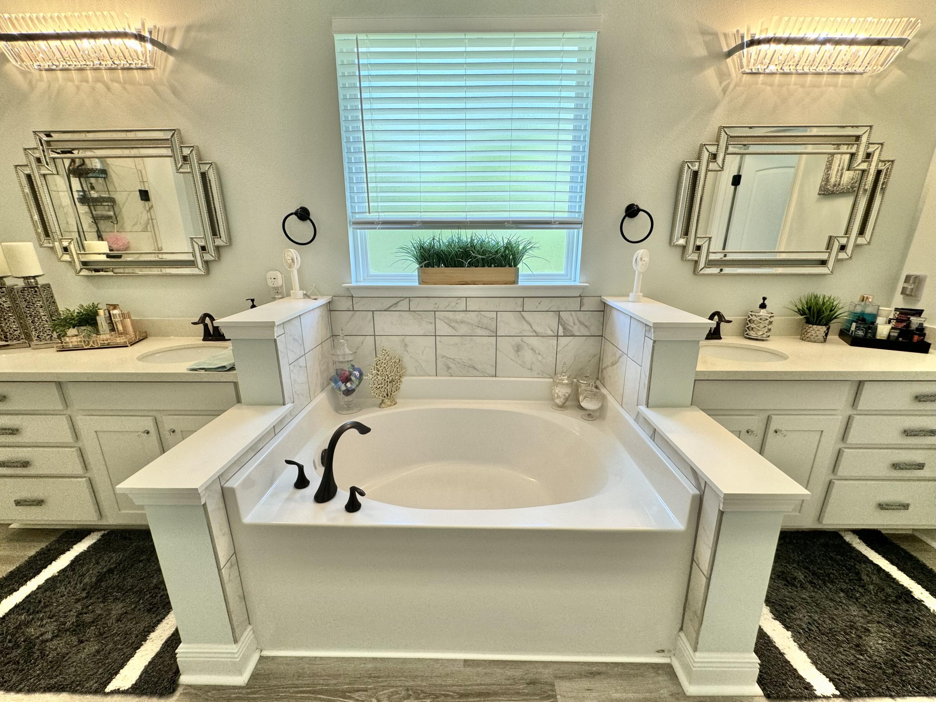 513 W Club House Drive