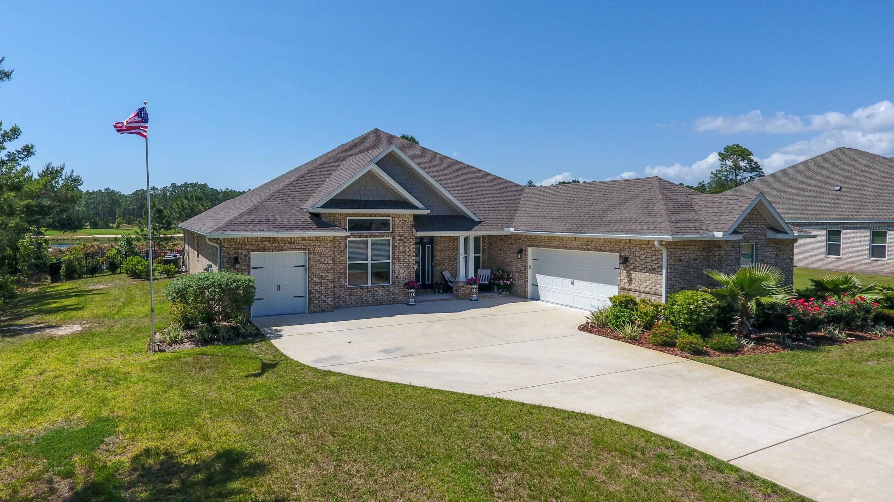 513 W Club House Drive