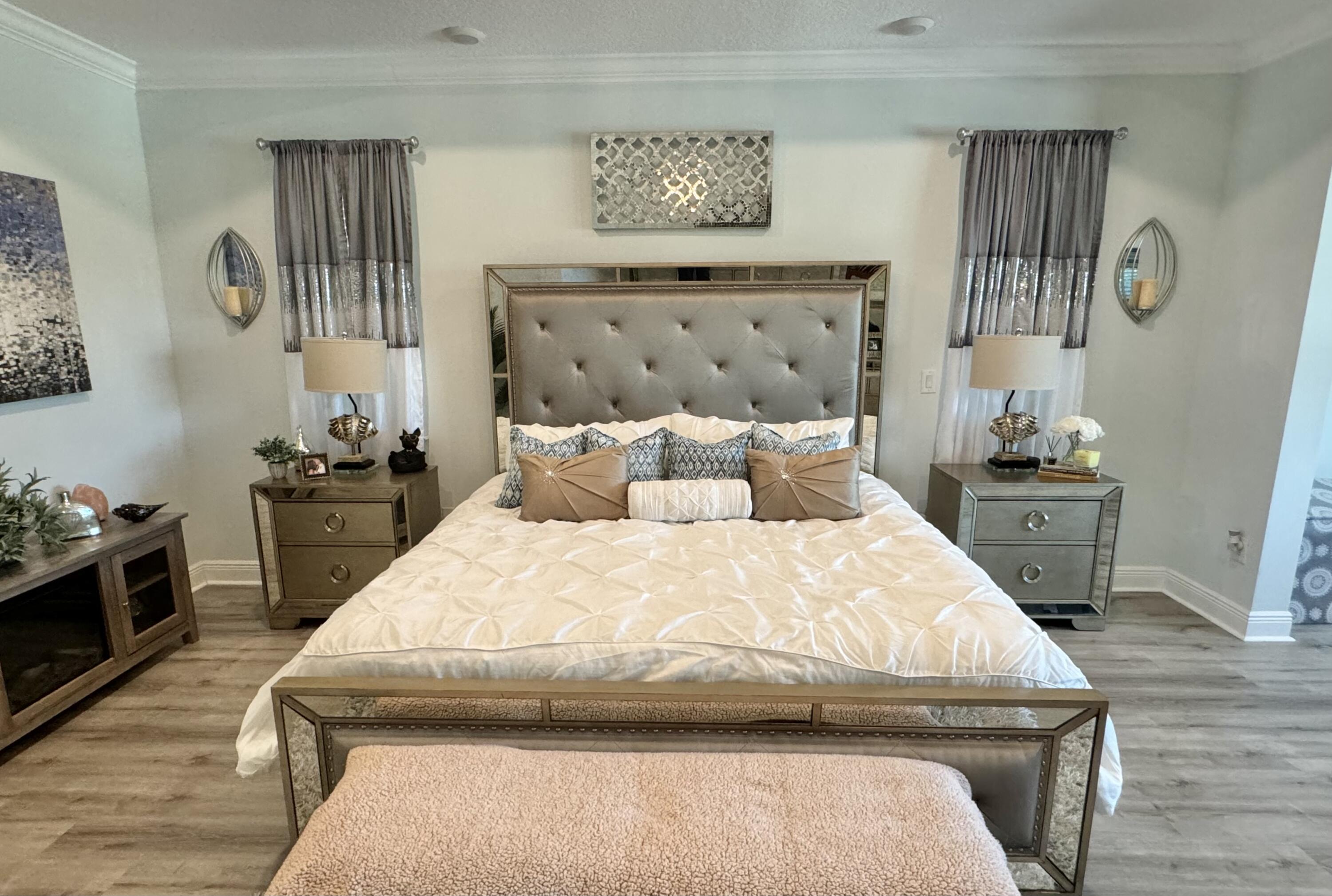 513 W Club House Drive