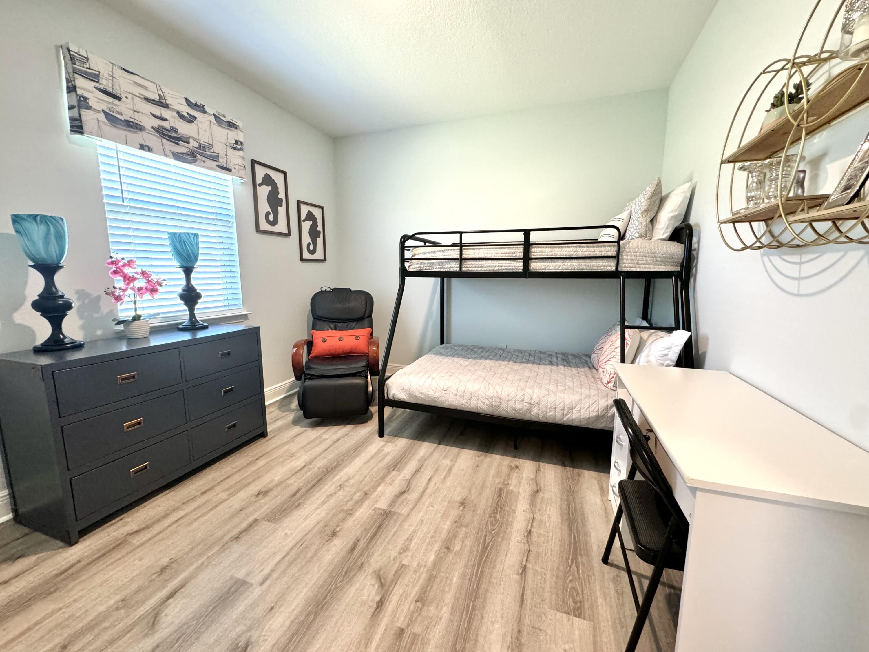513 W Club House Drive