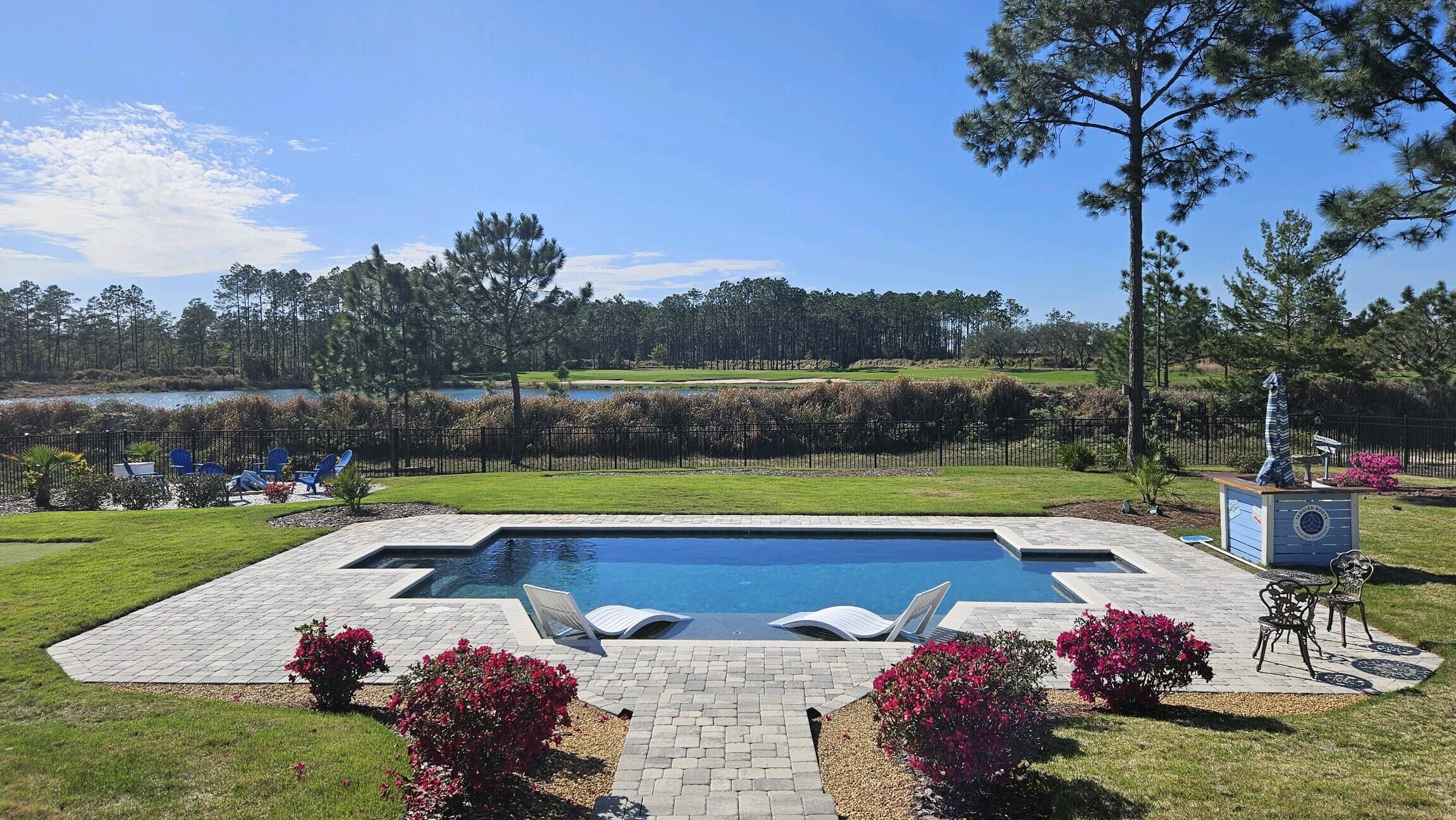 513 W Club House Drive