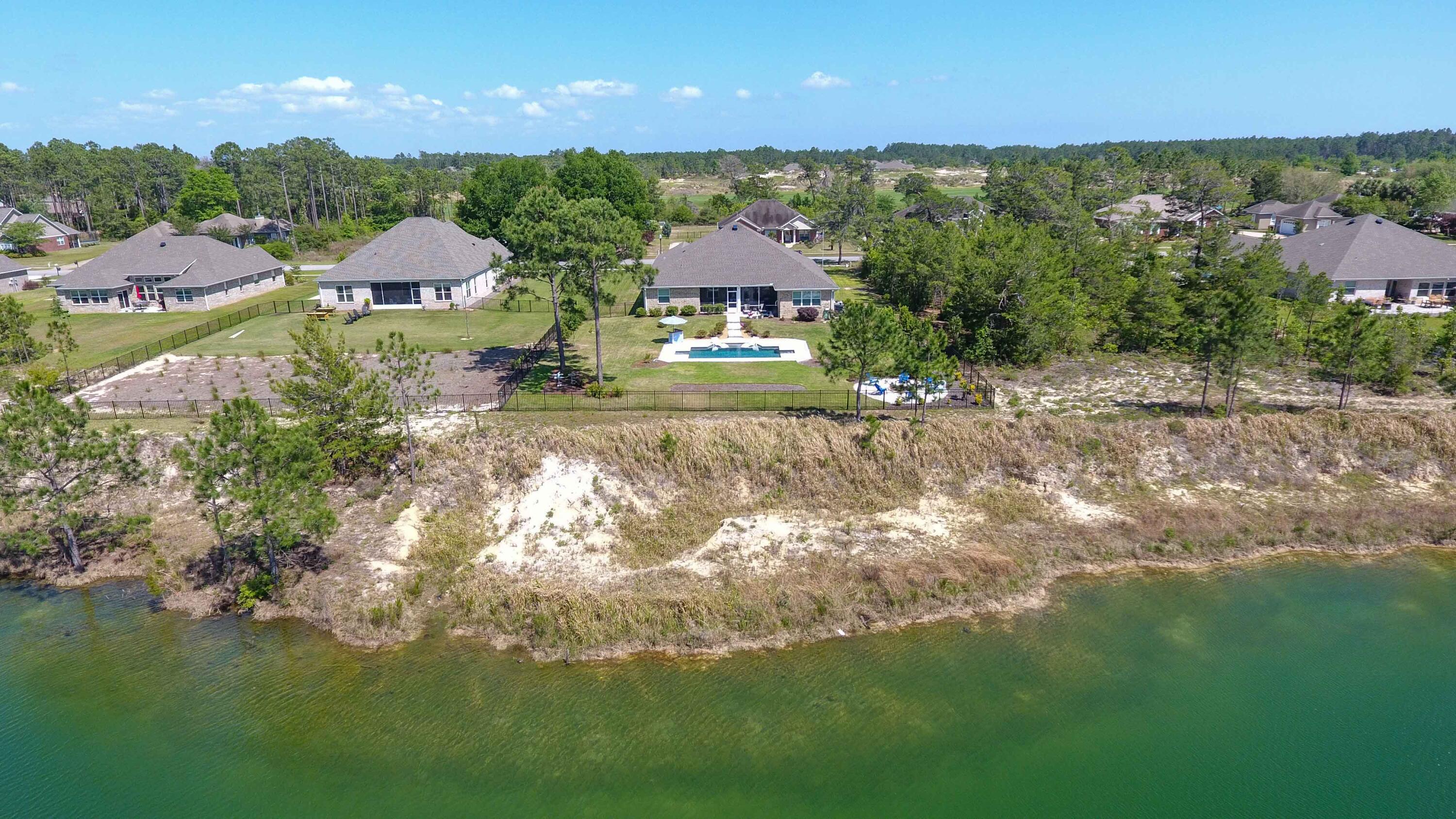 513 W Club House Drive