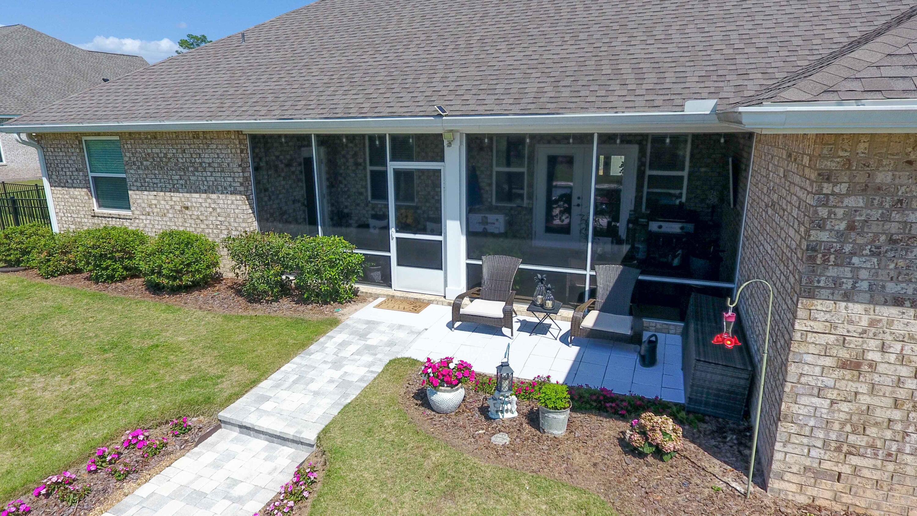513 W Club House Drive