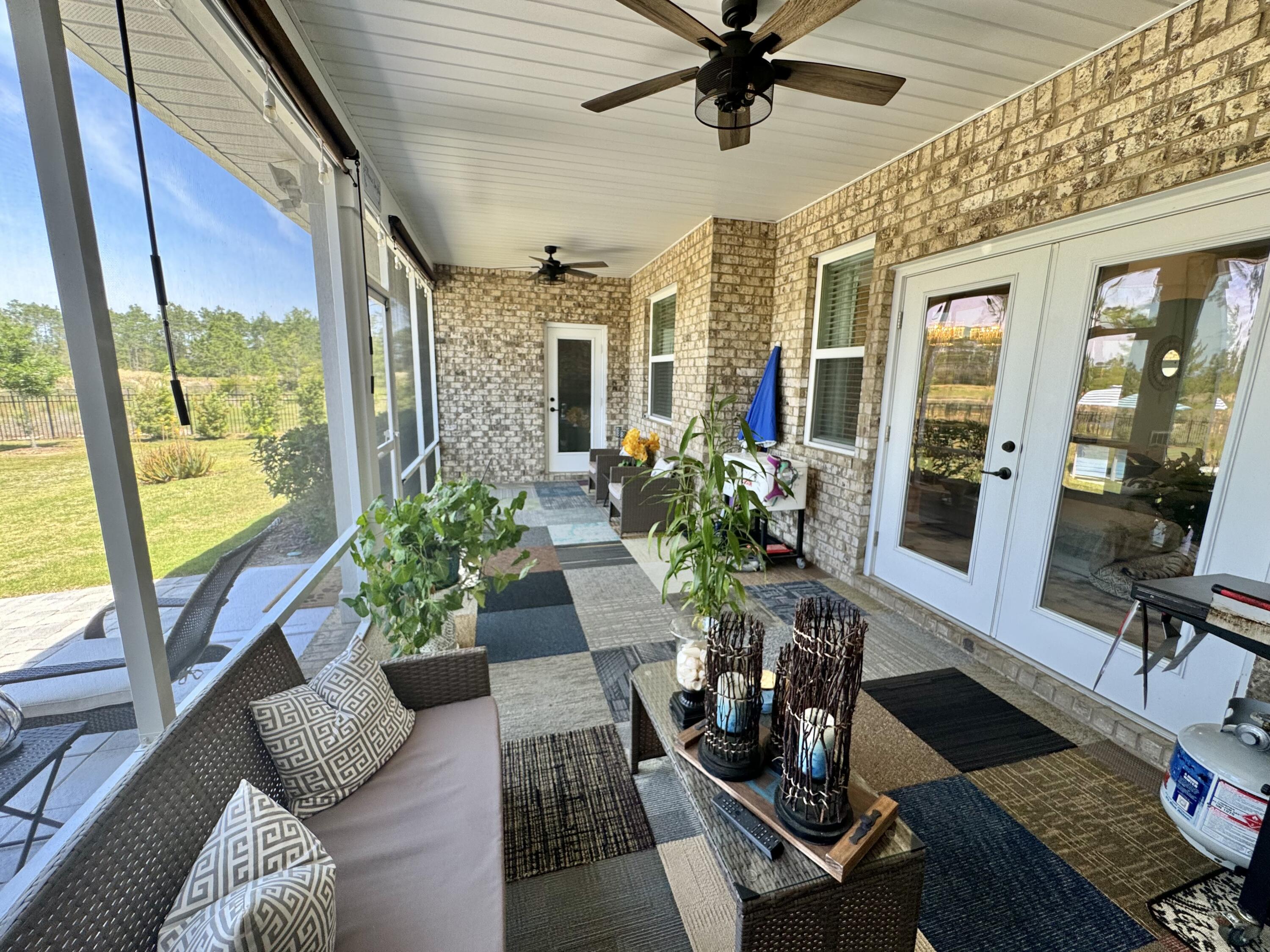 513 W Club House Drive