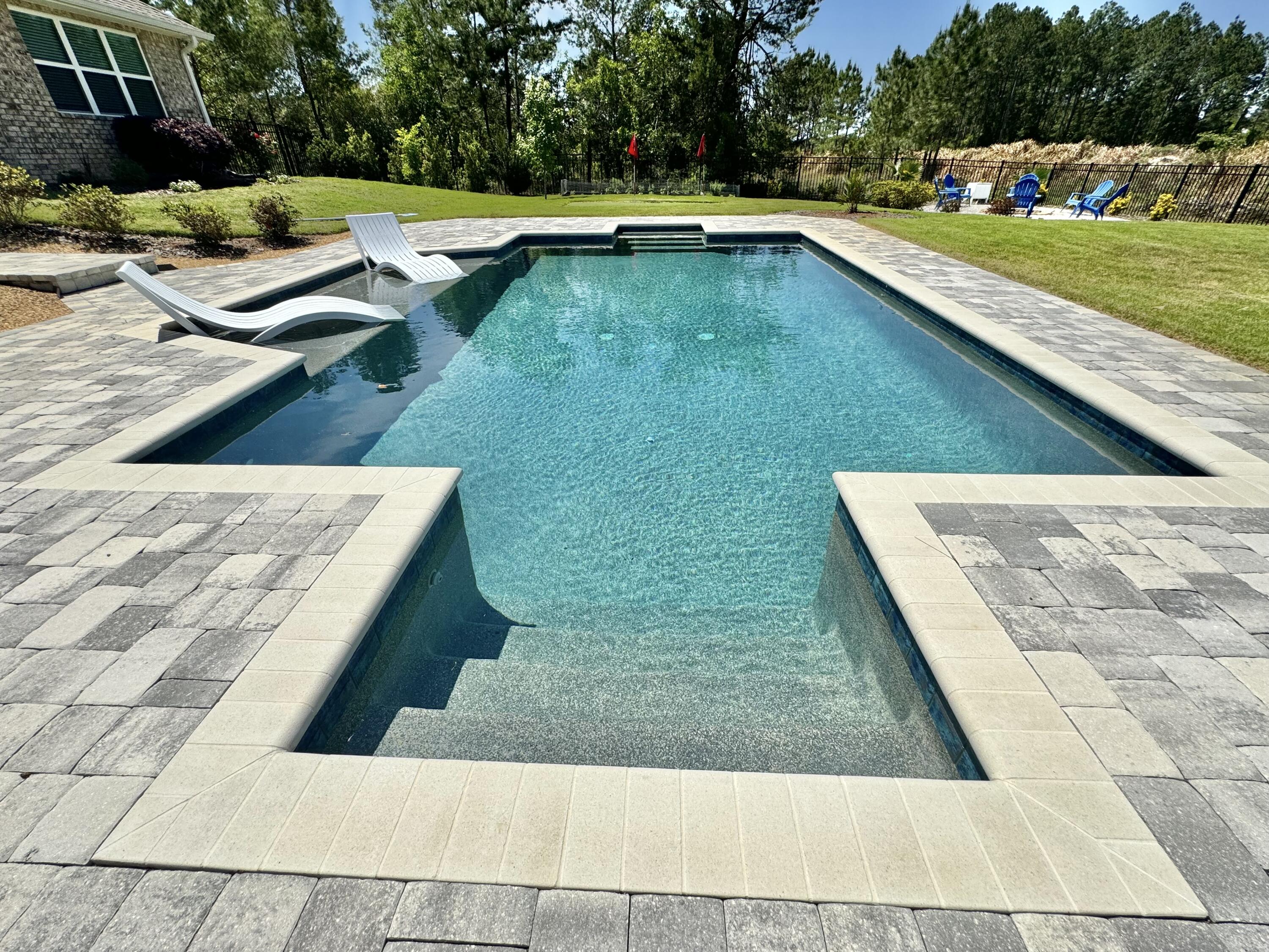 513 W Club House Drive