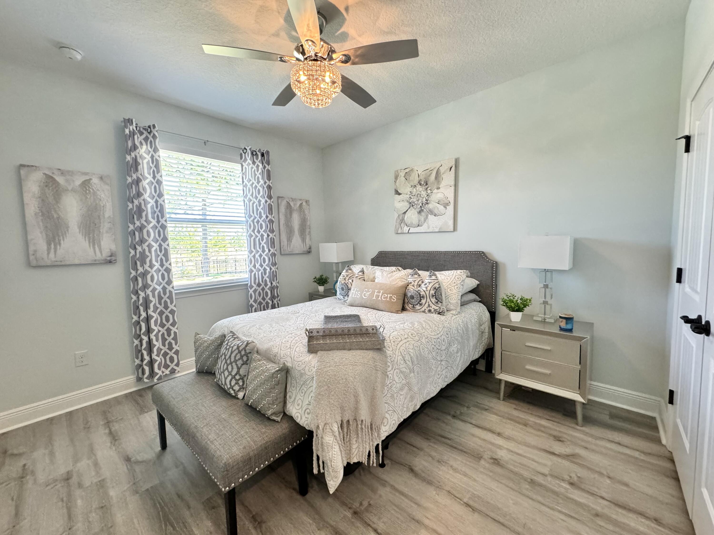 513 W Club House Drive