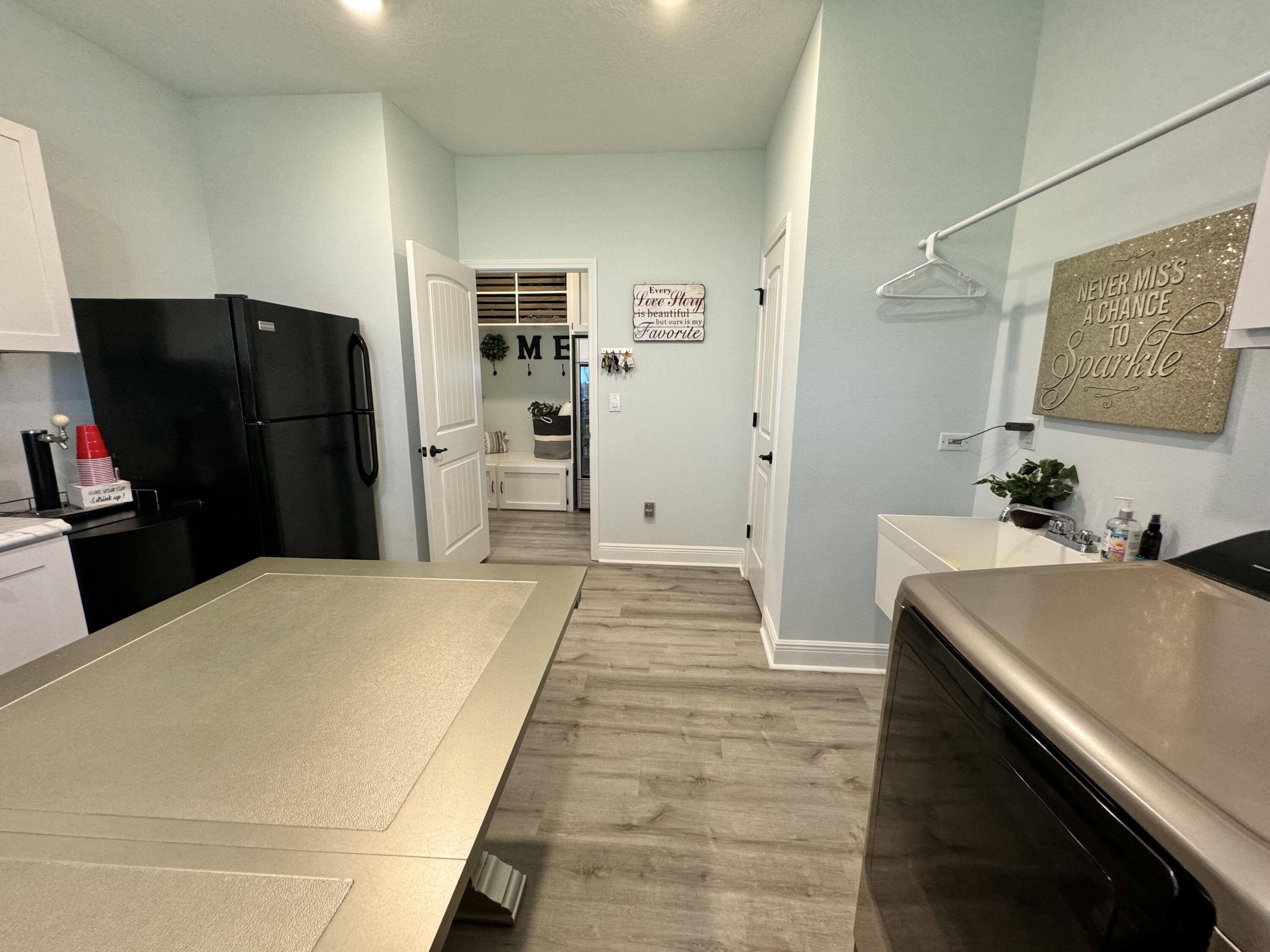 513 W Club House Drive