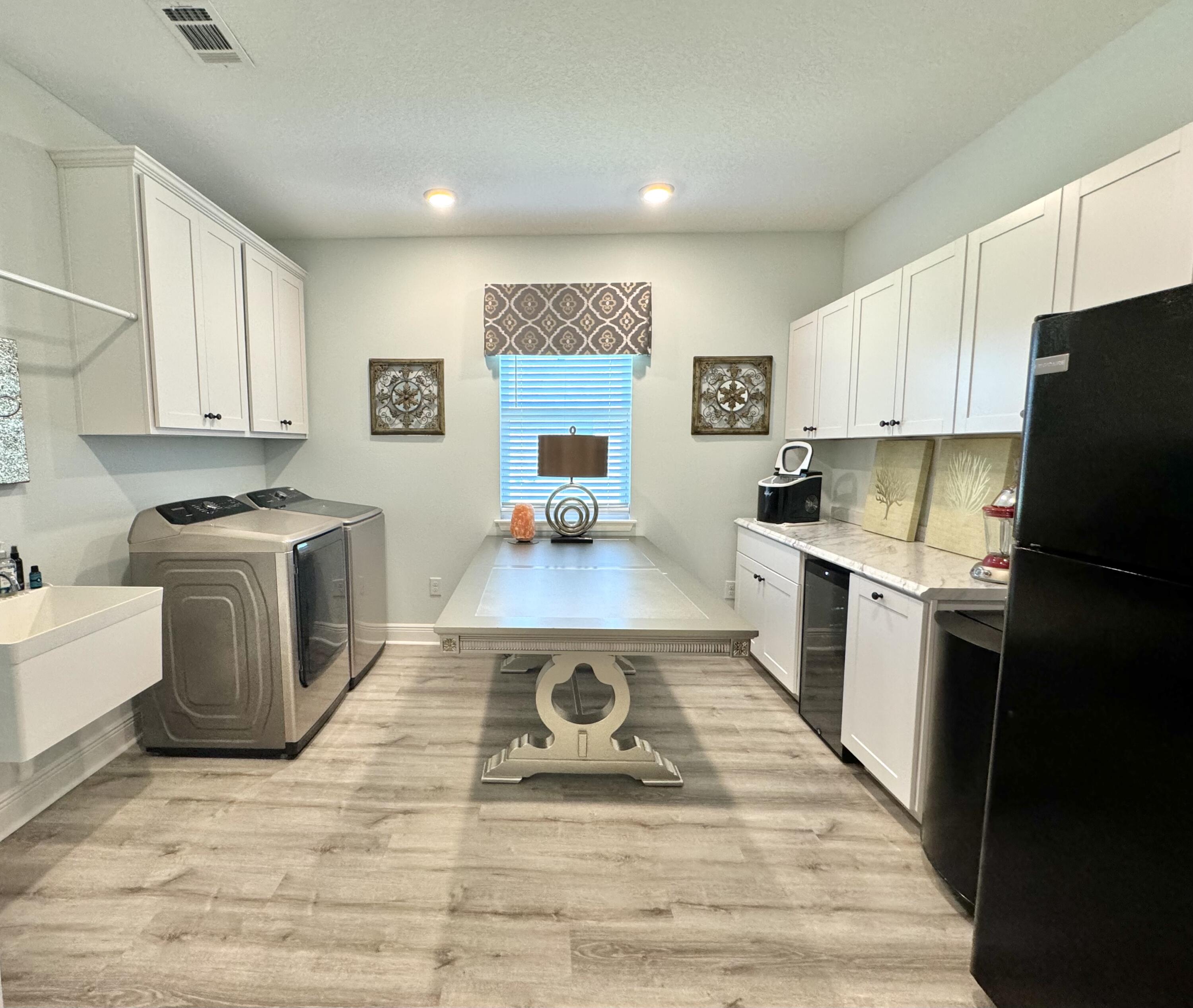 513 W Club House Drive