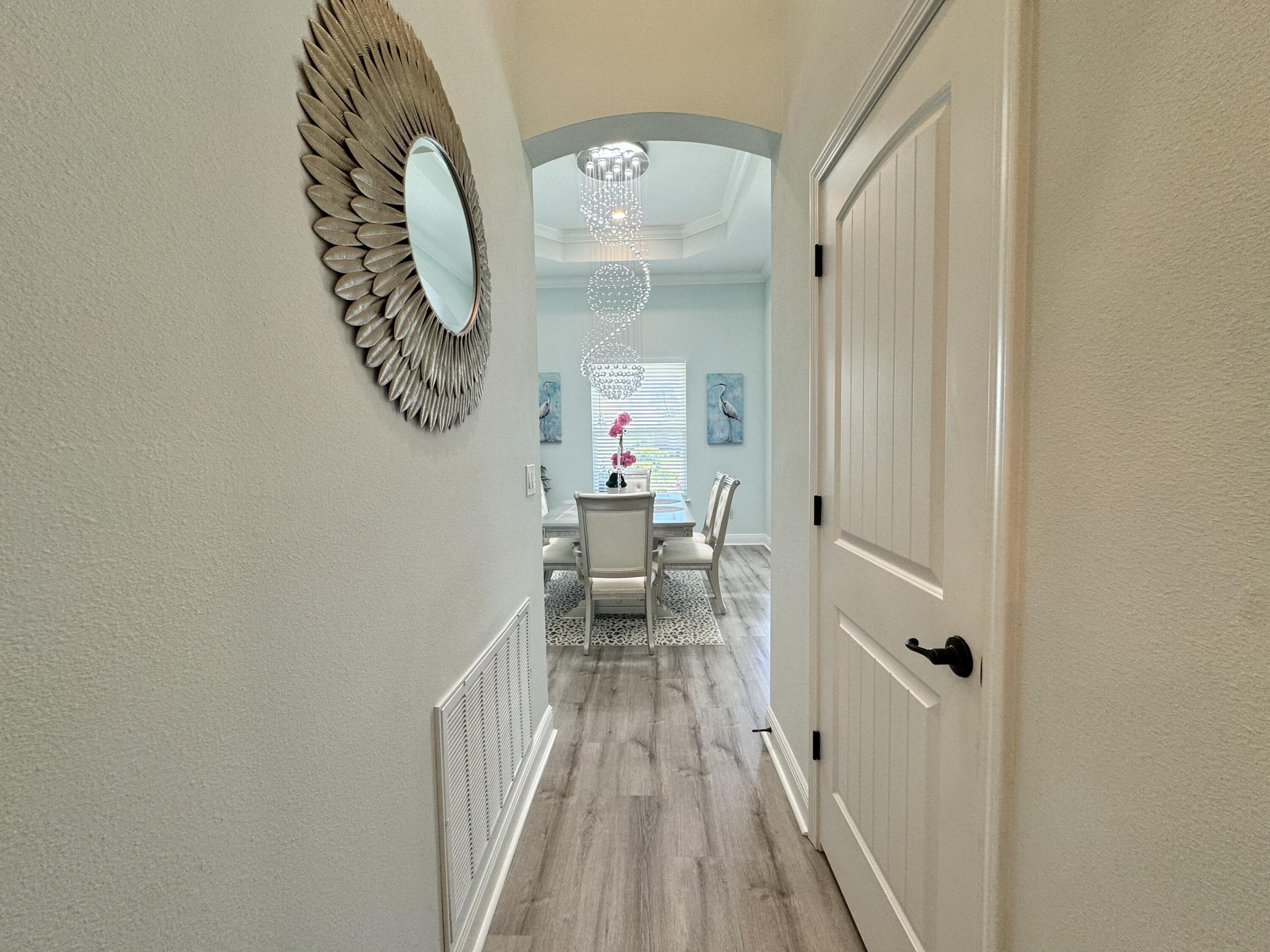 513 W Club House Drive