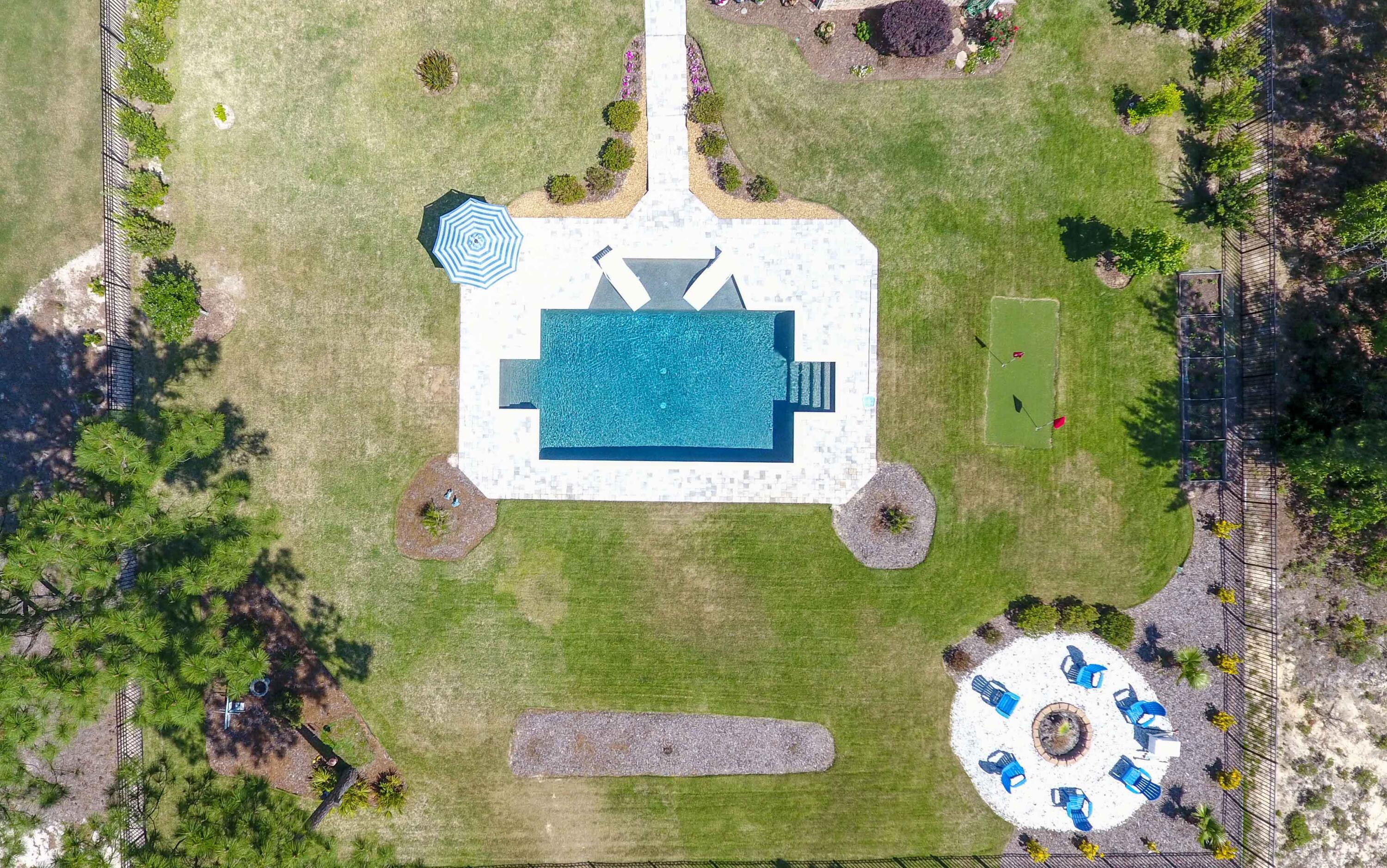 513 W Club House Drive