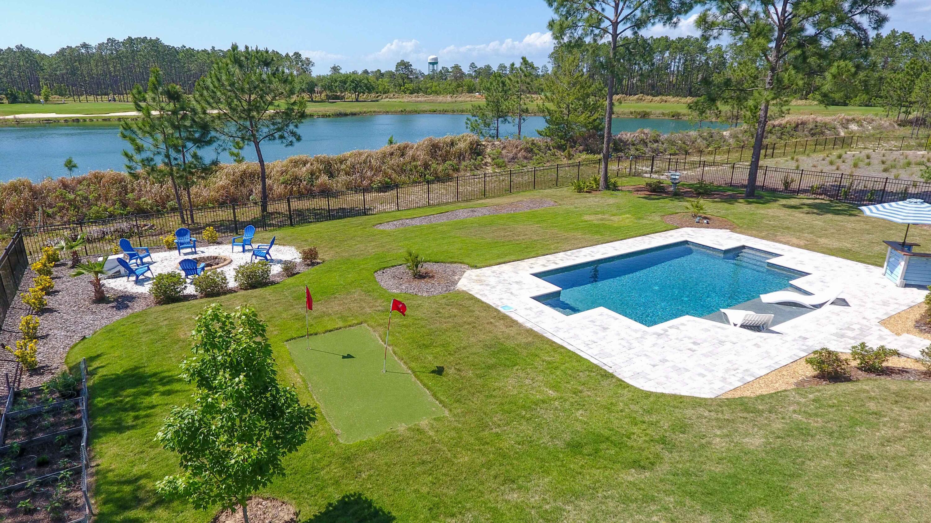 513 W Club House Drive