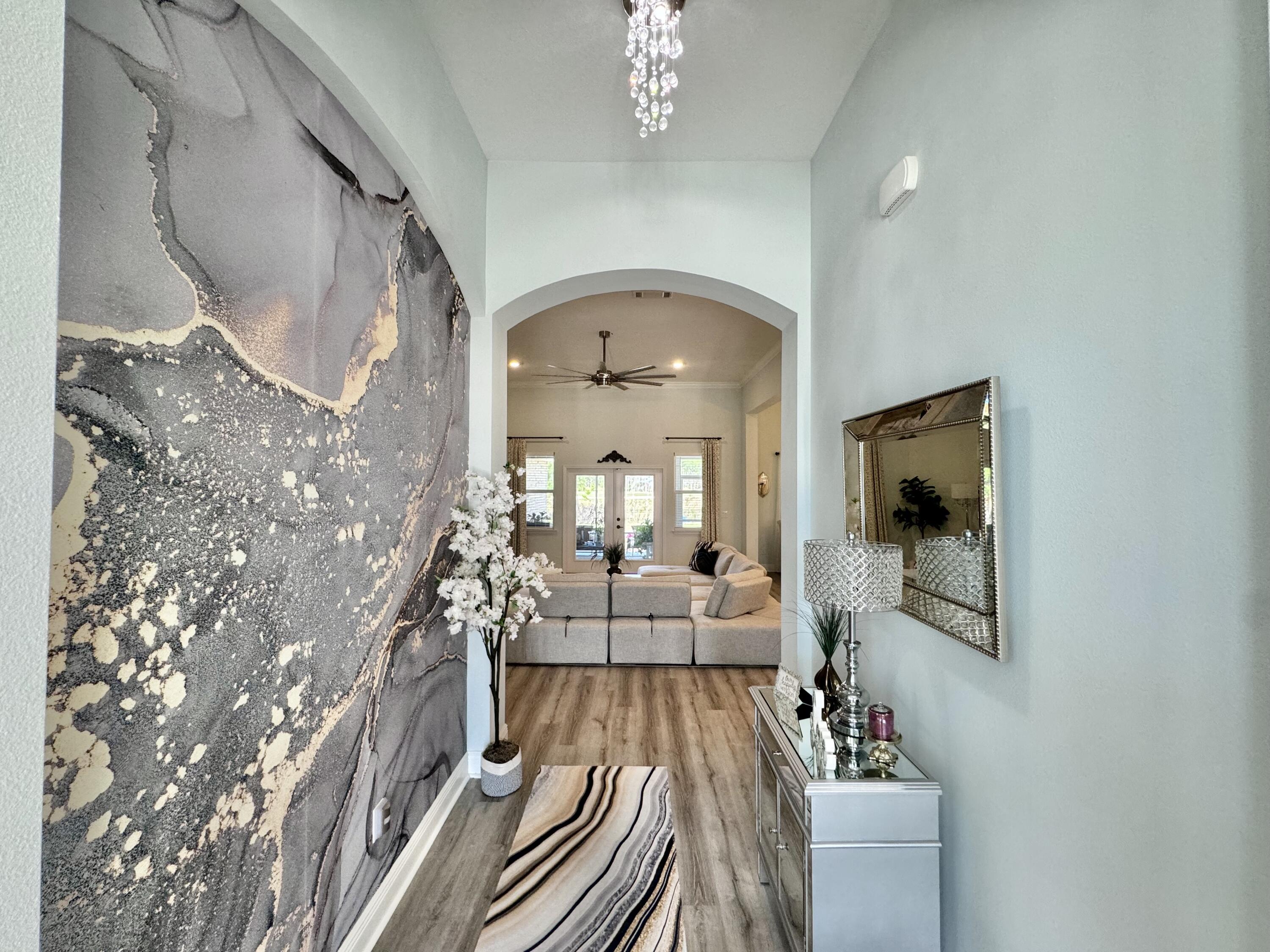 513 W Club House Drive