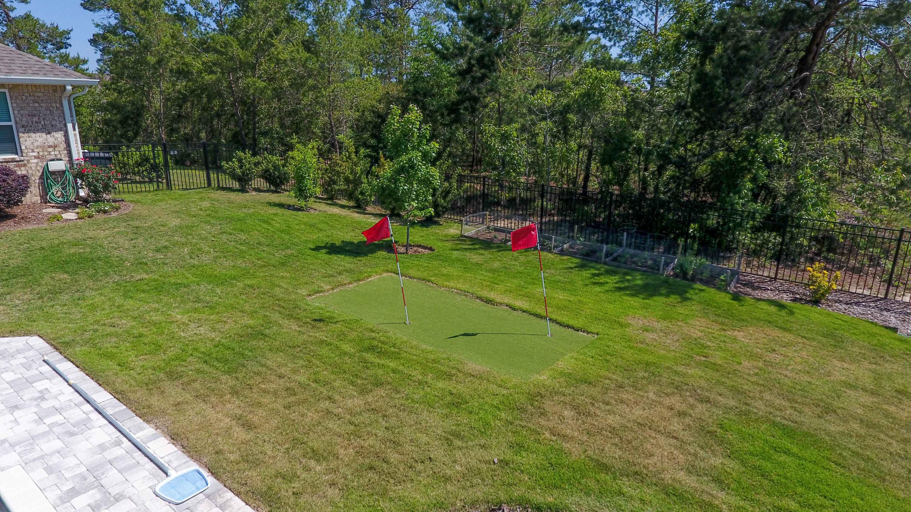 513 W Club House Drive