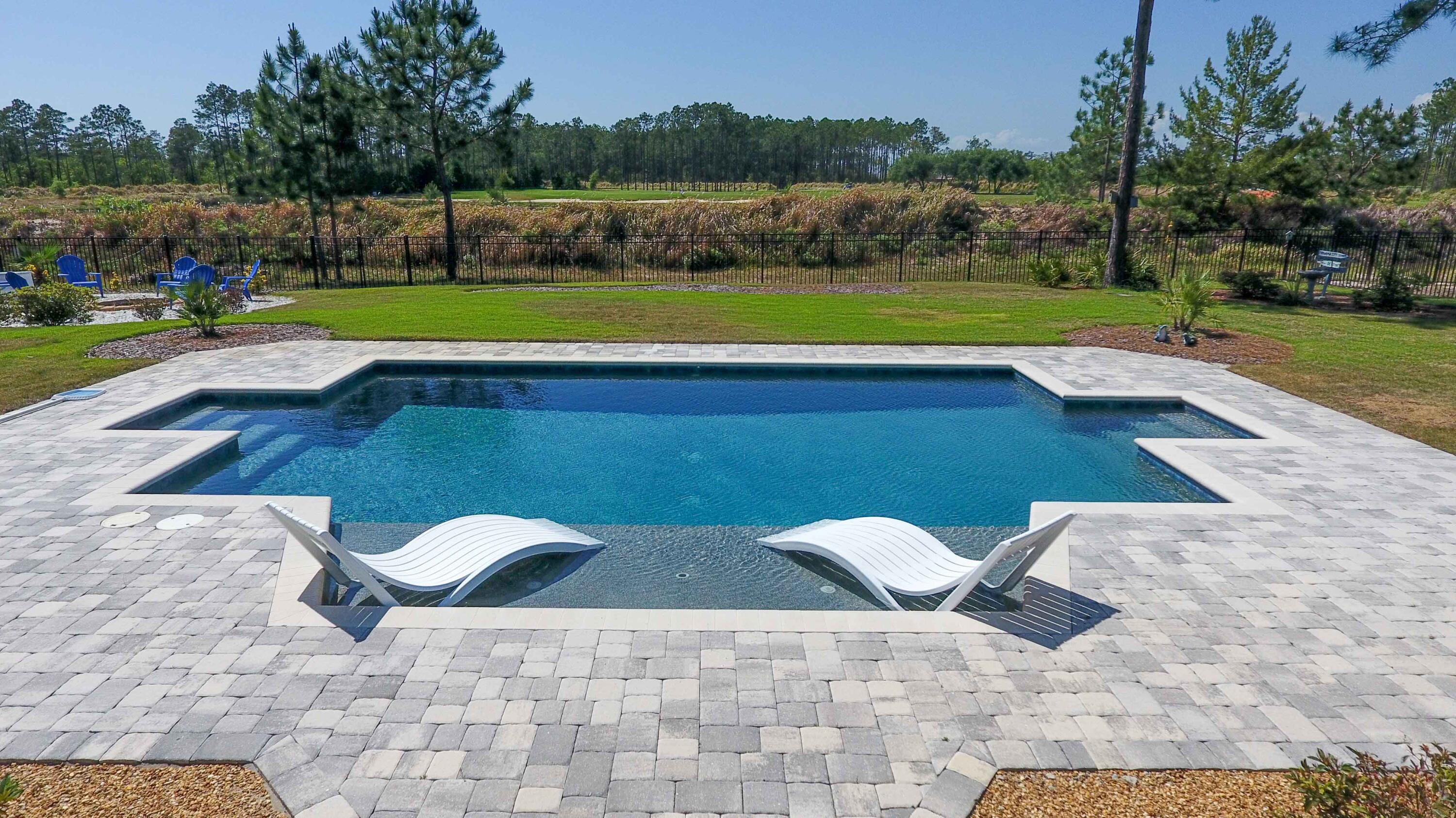 513 W Club House Drive
