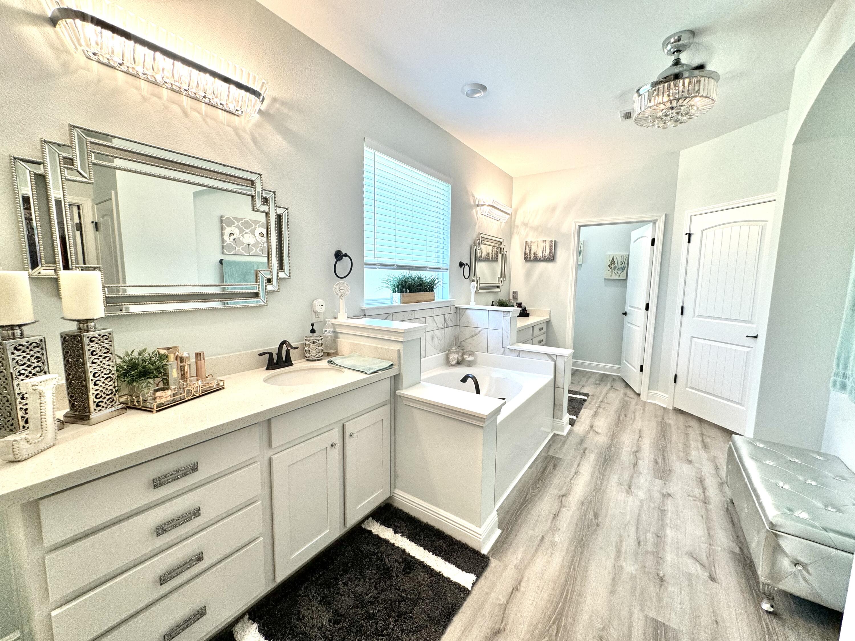 513 W Club House Drive