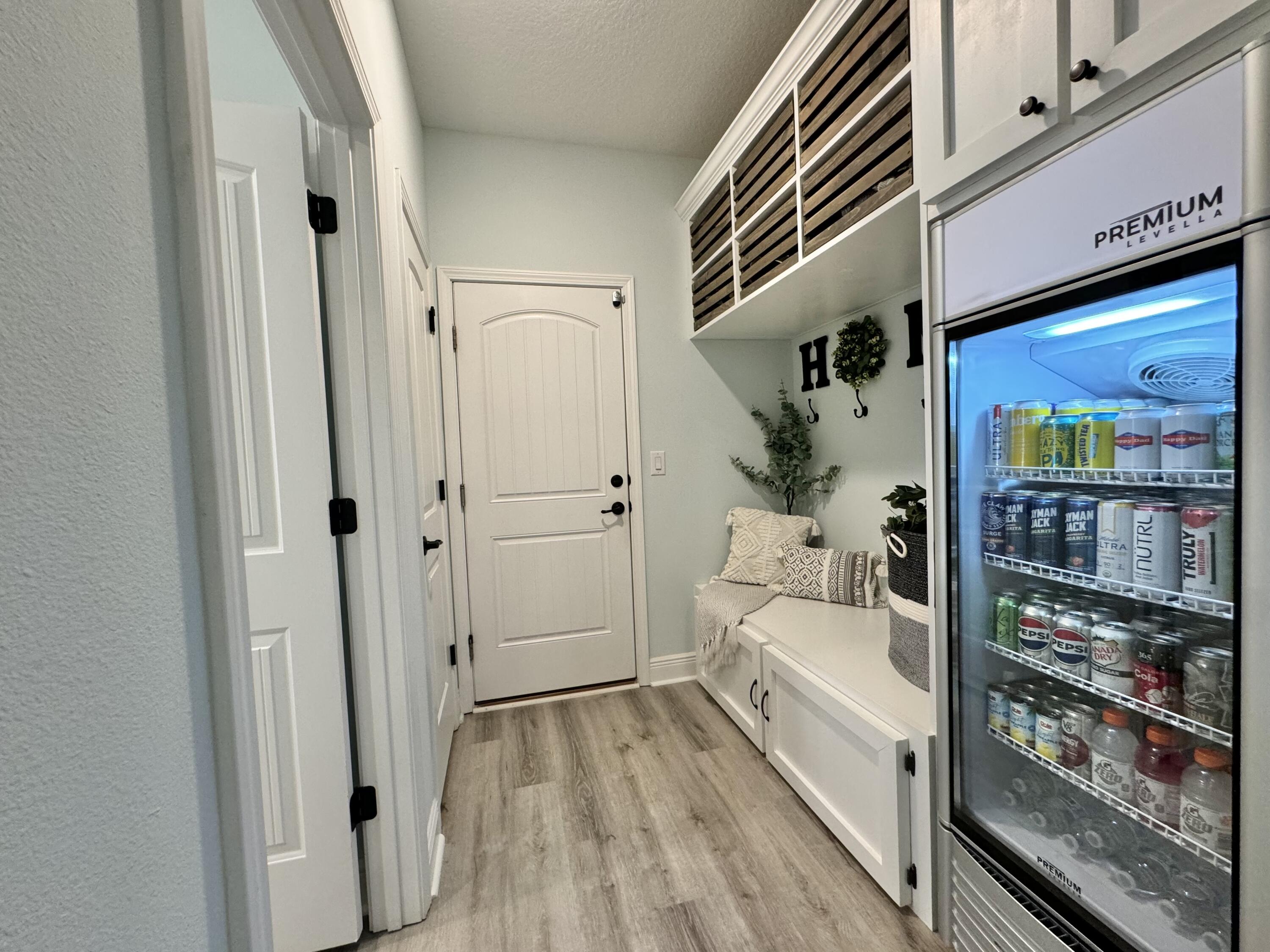513 W Club House Drive