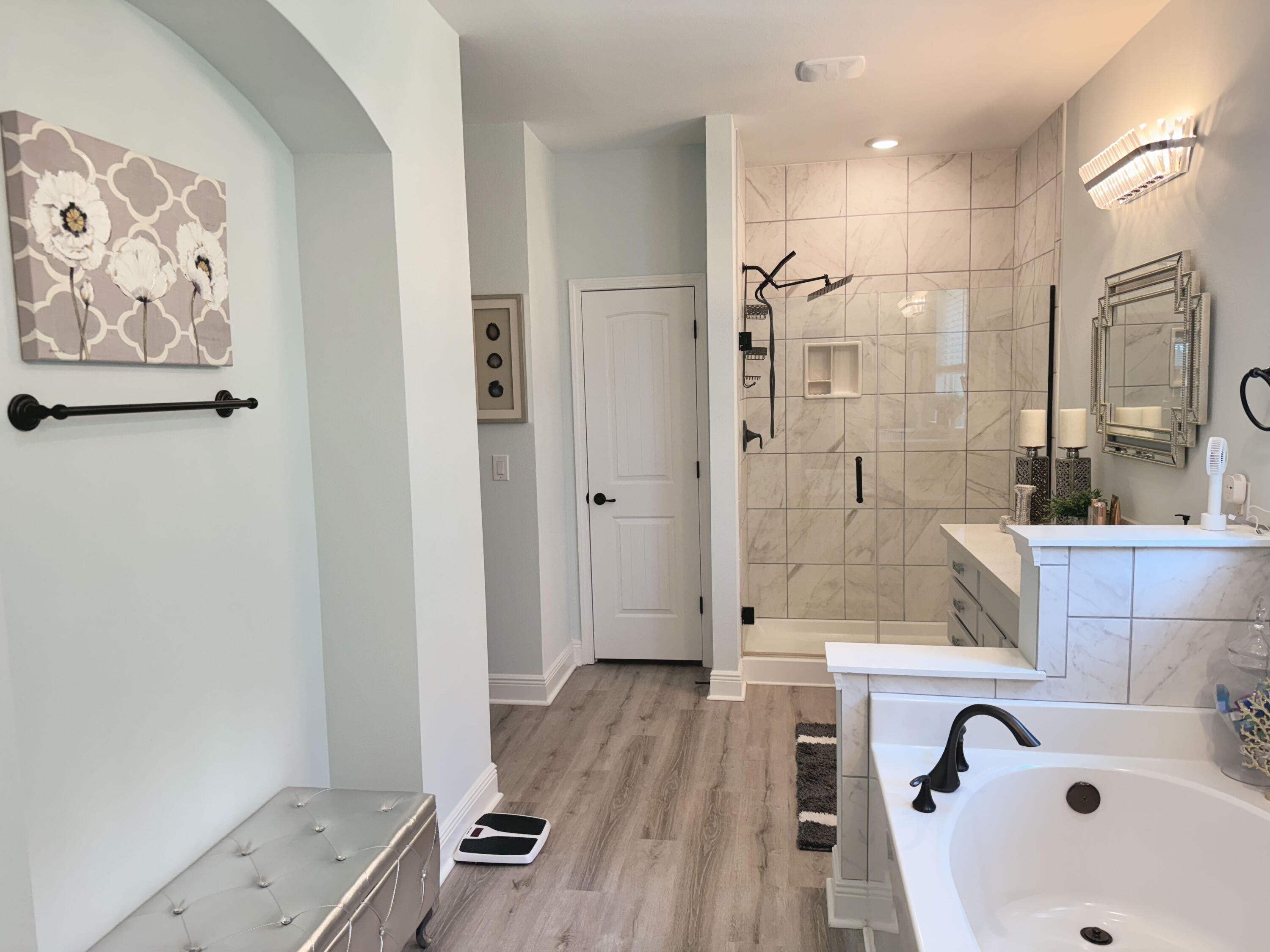 513 W Club House Drive